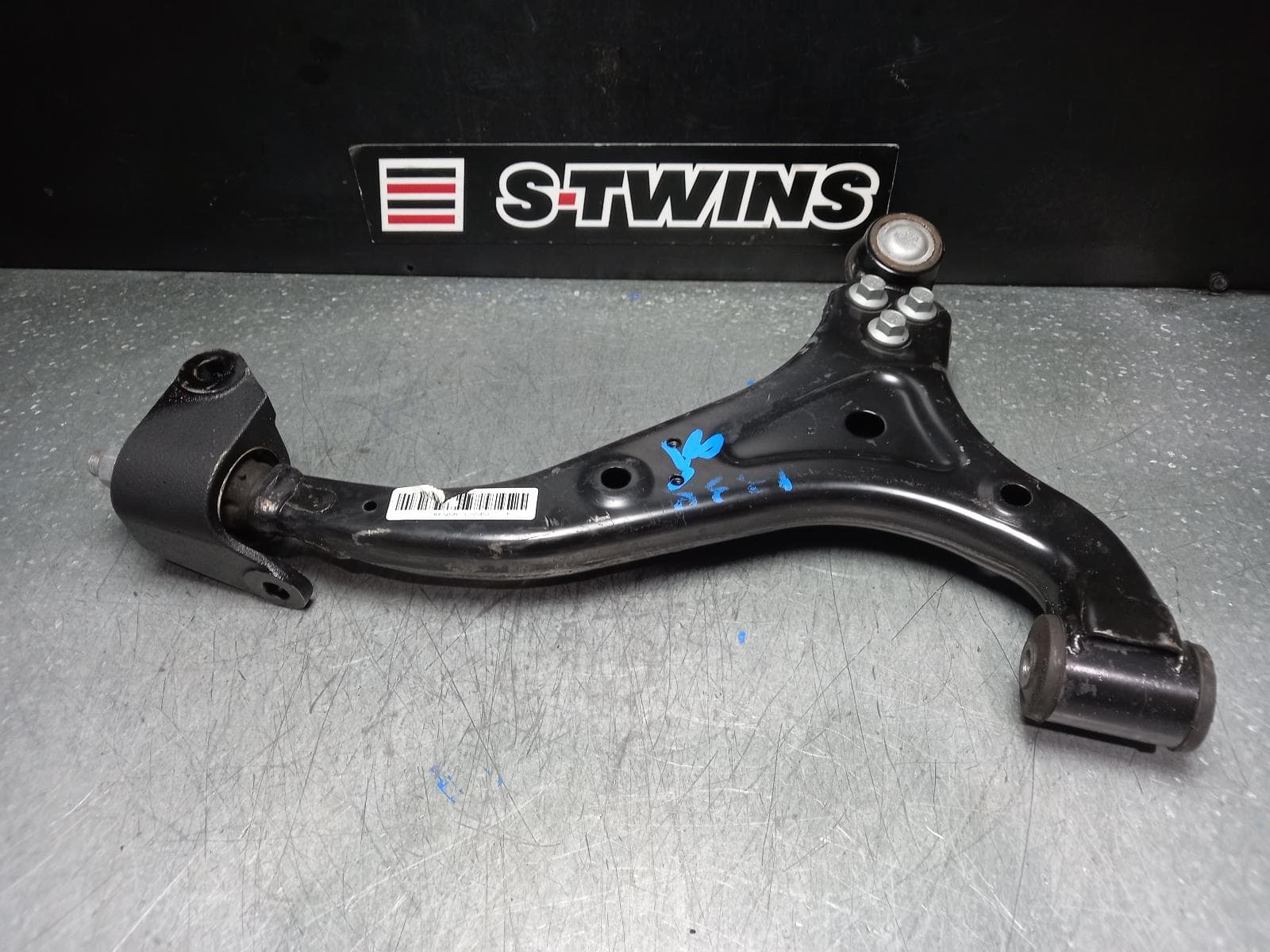 Used auto part listing image: 2020 MG HS RIGHT FRONT LOWER CONTROL ARM SAS23, 08/19-12/24 0000374111