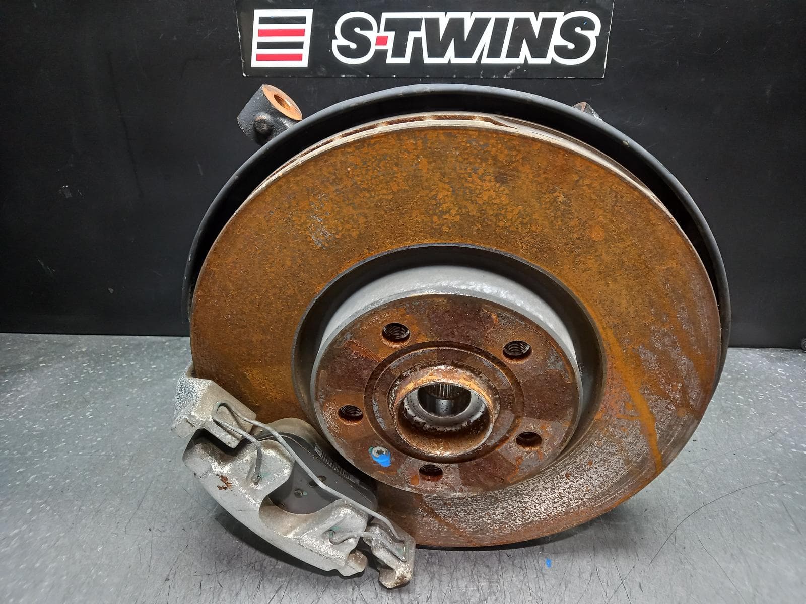 Used auto part listing image: 2020 MG HS RIGHT FRONT HUB ASSEMBLY SAS23, 08/19-12/24 0000374116