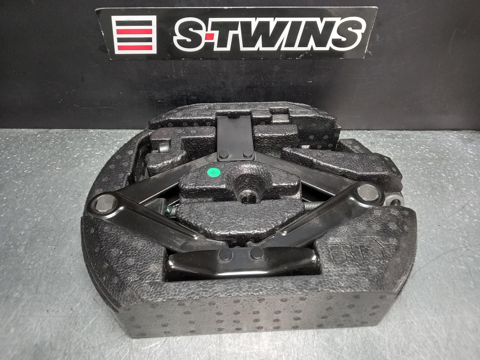 Used auto part listing image: 2020 MG HS JACK TOOL KIT SAS23, 08/19-12/24 0000374121