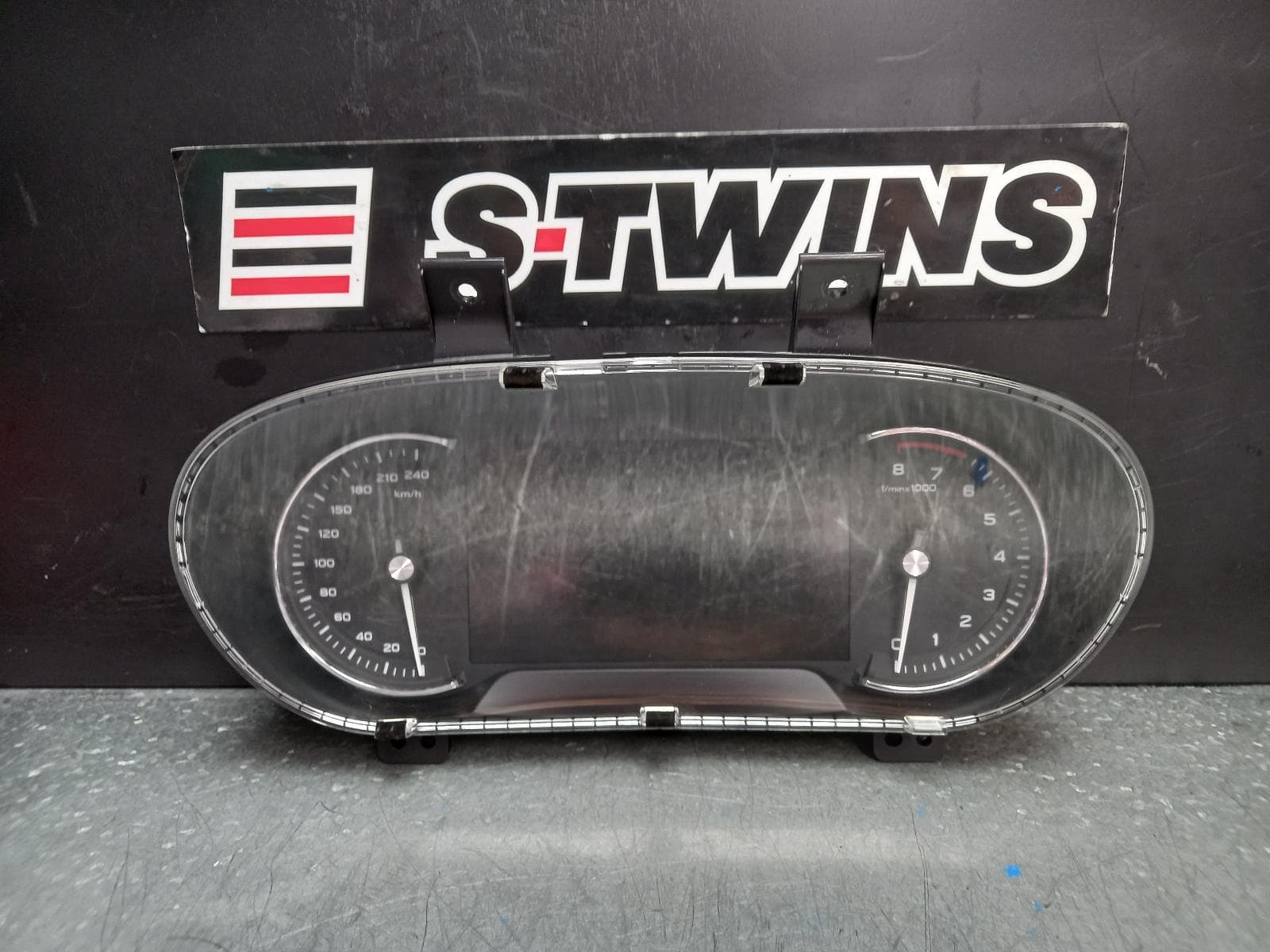 Used auto part listing image: 2020 MG HS INSTRUMENTCLUSTER PETROL, AUTO T/M, SAS23, 09/19-12/24 0000374125