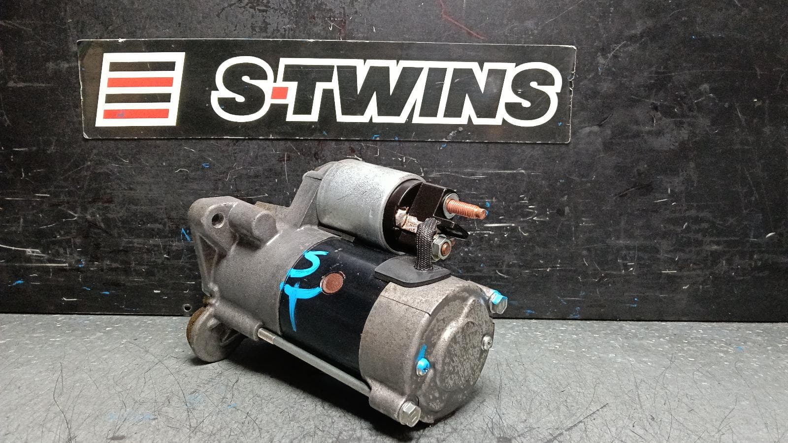 Used auto part listing image: 2020 MITSUBISHI EXPRESS STARTER DIESEL, 2.0, P/N 233001791R, SN, 03/20-12/22 0000401730
