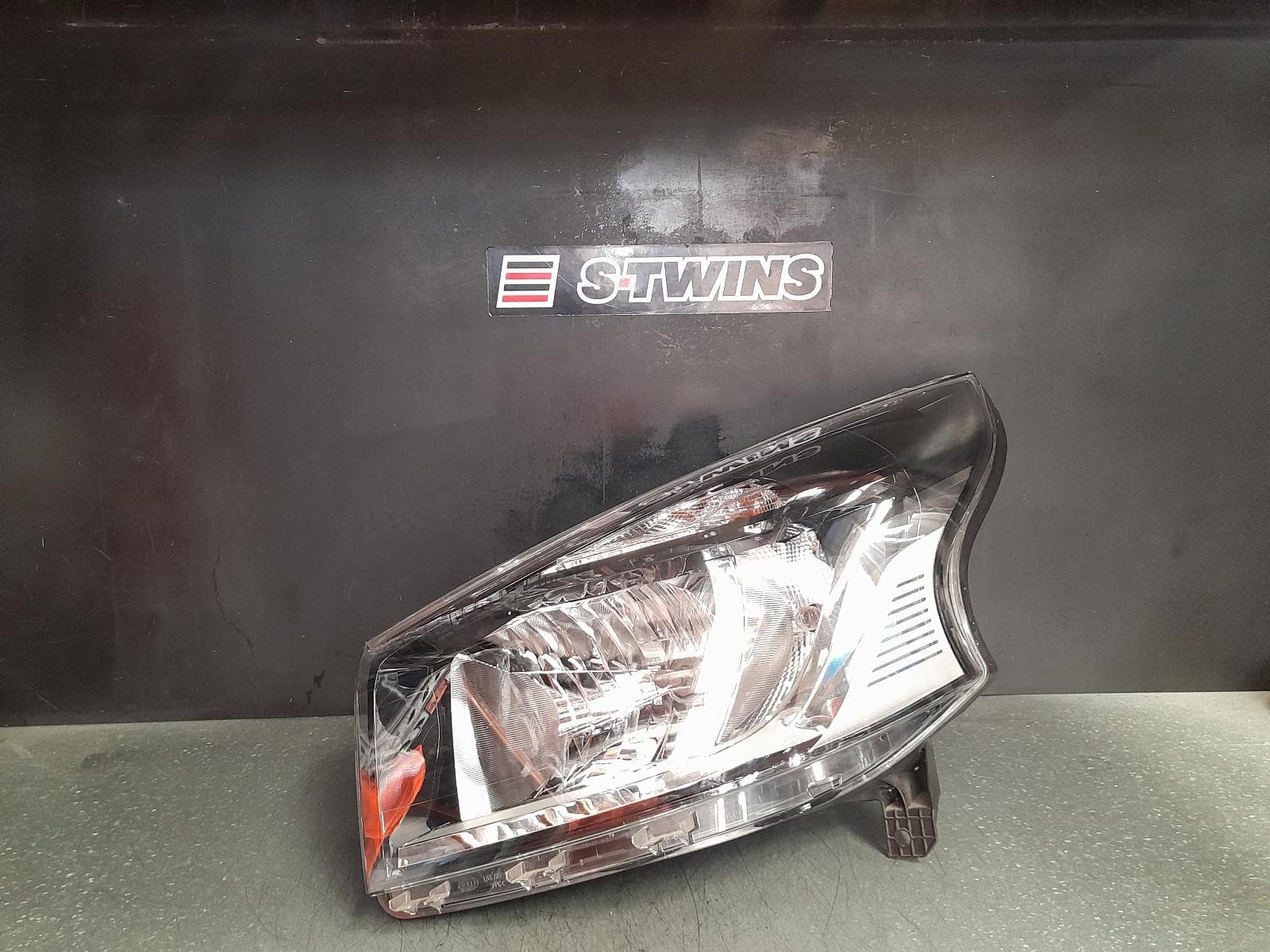 Used auto part listing image: 2020 MITSUBISHI EXPRESS LEFT HEADLAMP SN, HALOGEN TYPE, 03/20-12/22 0000360822