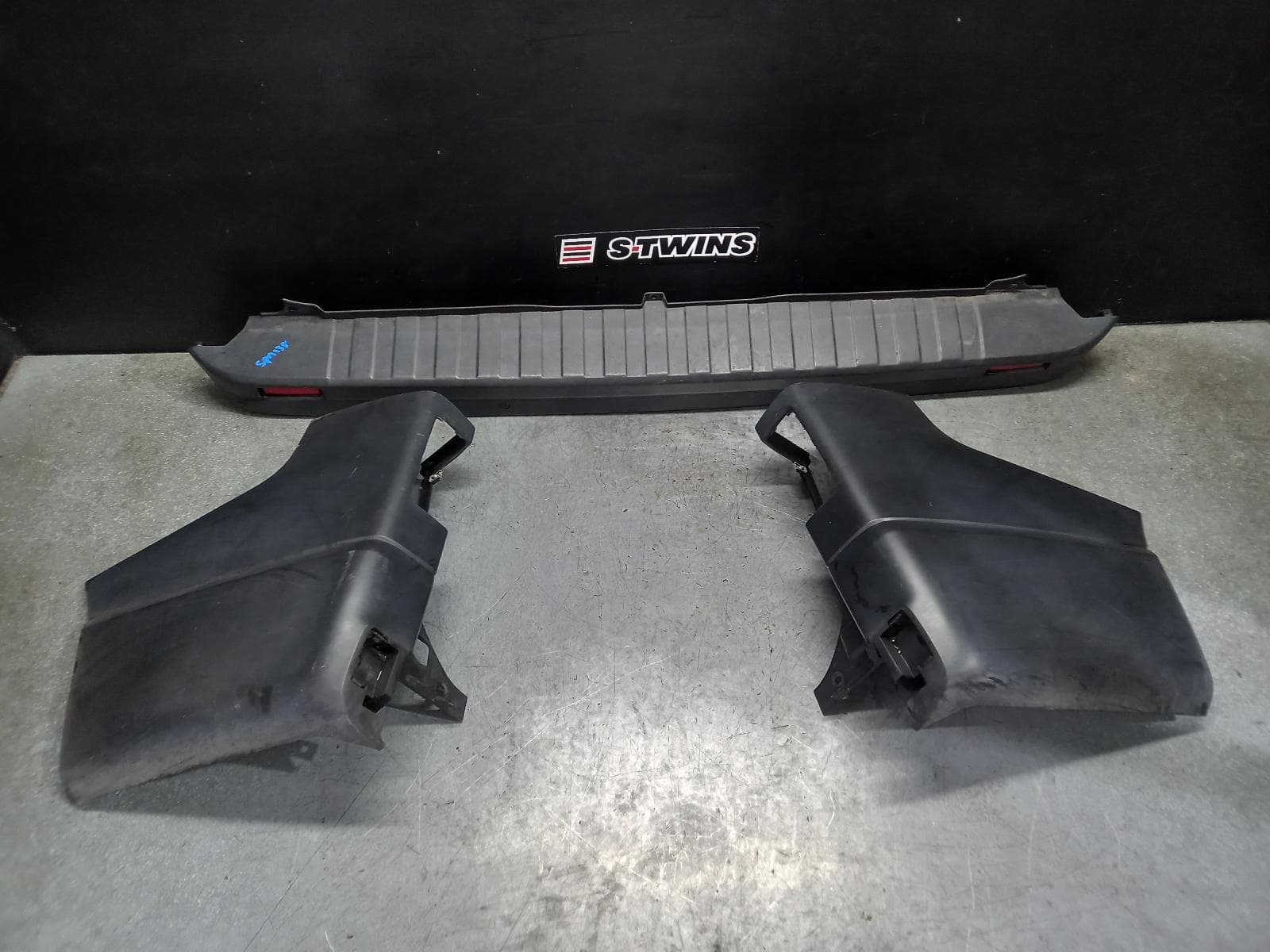 Used auto part listing image: 2020 MITSUBISHI EXPRESS REAR BUMPER BUMPER BAR (CENTRE), SN, 03/20-12/22 0000401654