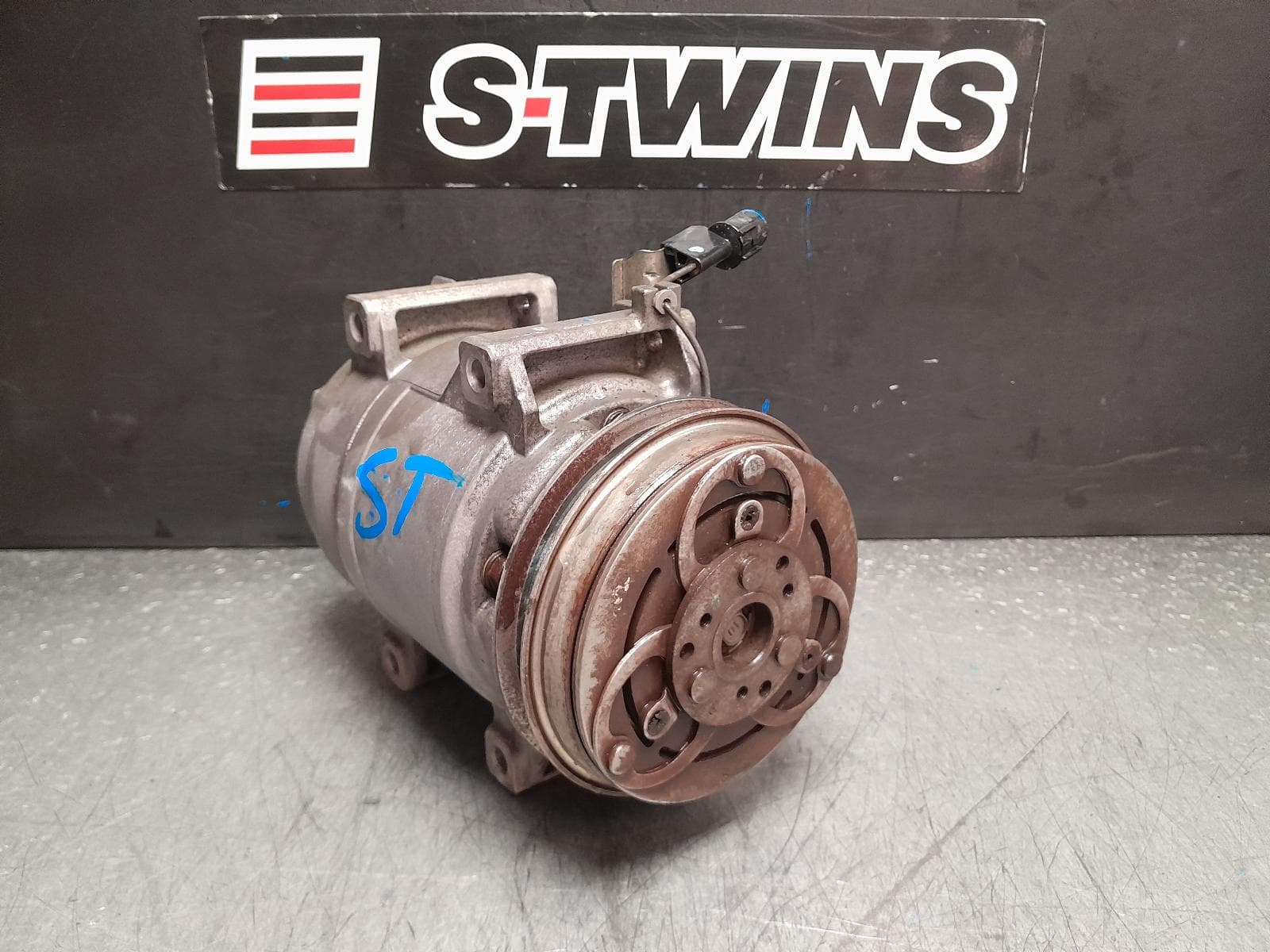Used auto part listing image: 2014 MITSUBISHI TRITON A C COMPRESSOR ML-MN, 2.5, 4D56, DIESEL, 01/08-04/15 0000376095