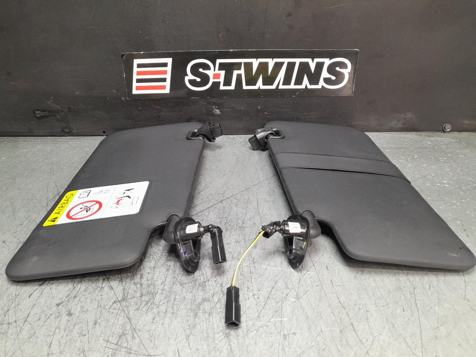 Used auto part listing image: 2018 SUBARU BRZ SUNVISOR Z1, PAIR, 07/12-09/21 0000377564