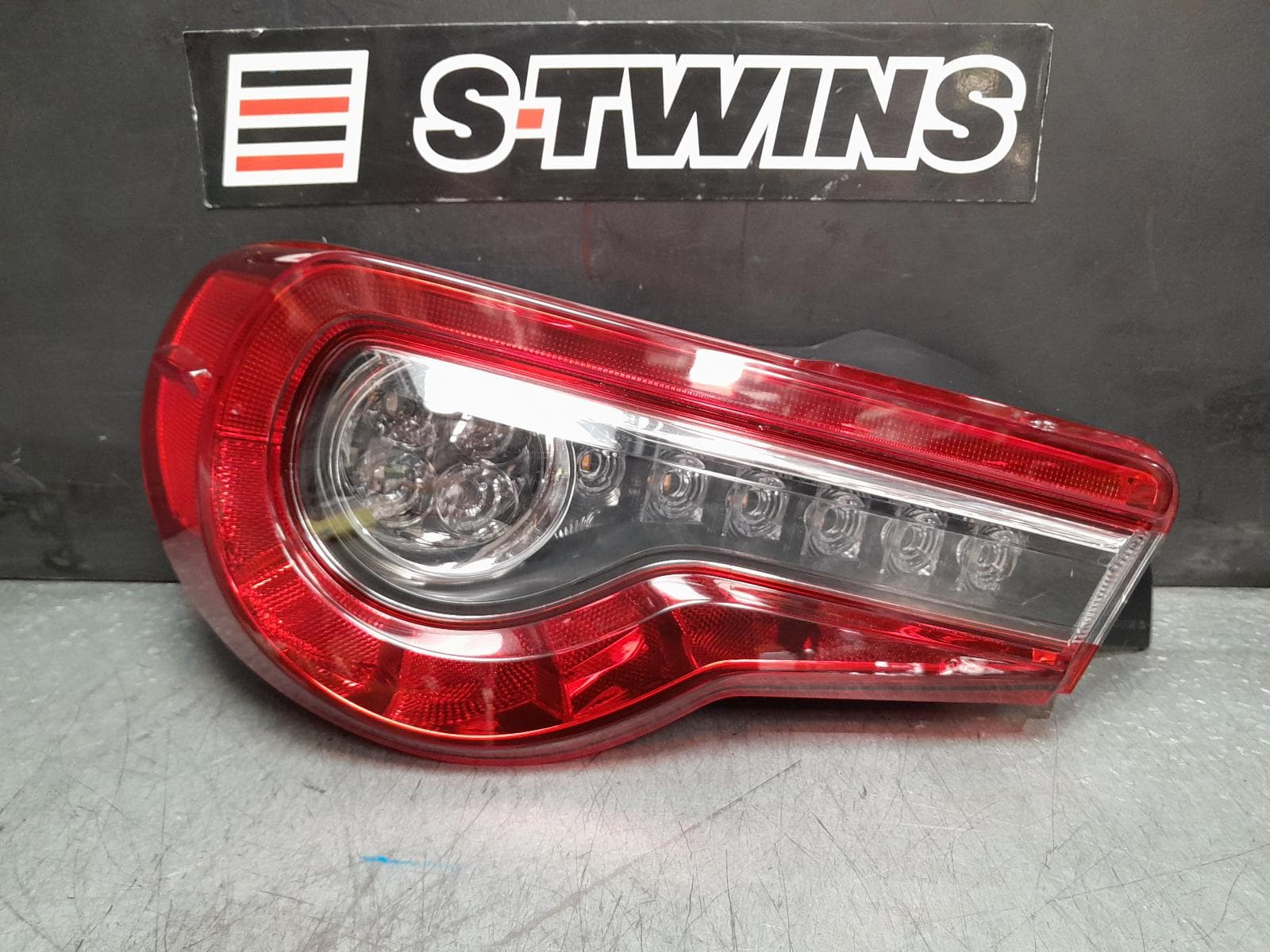 Used auto part listing image: 2018 SUBARU BRZ LEFT TAILLIGHT Z1, W/ LED TYPE, 10/16-09/21 0000377571