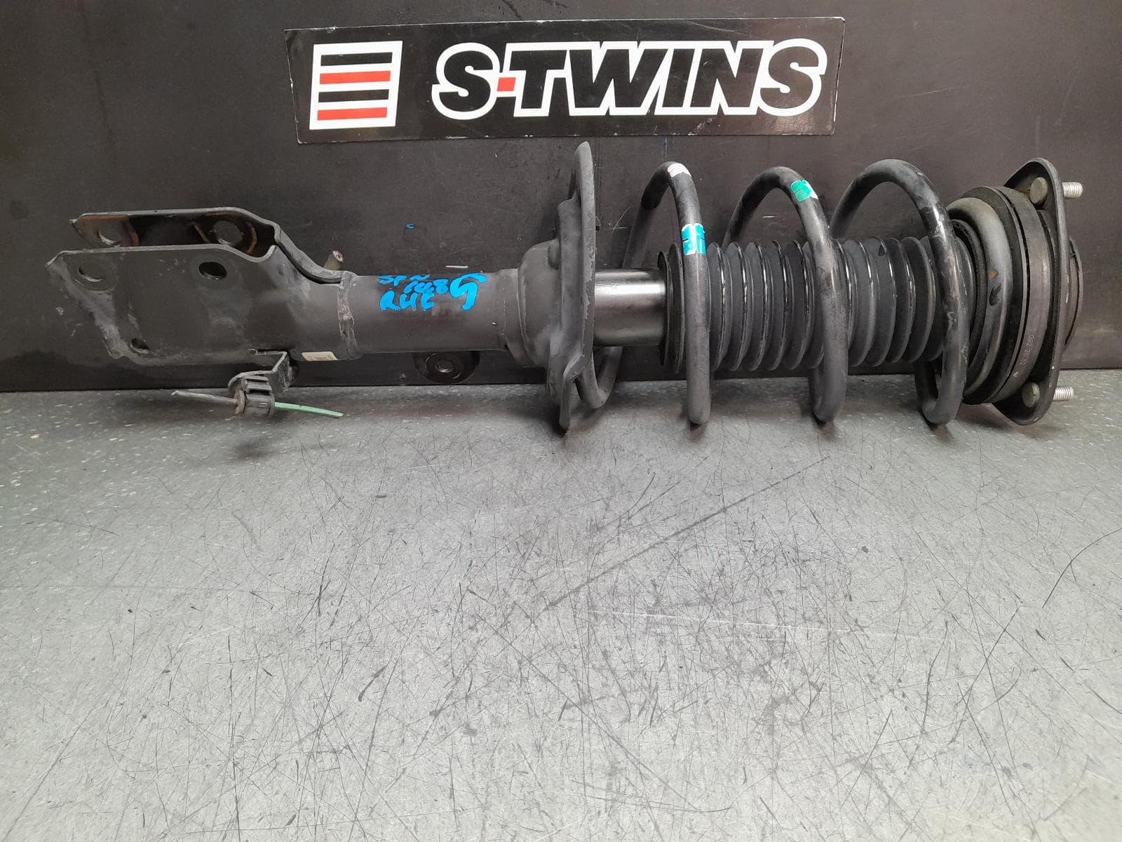 Used auto part listing image: 2022 SUBARU XV RIGHT FRONT STRUT G5X, 03/17-06/23 0000376396