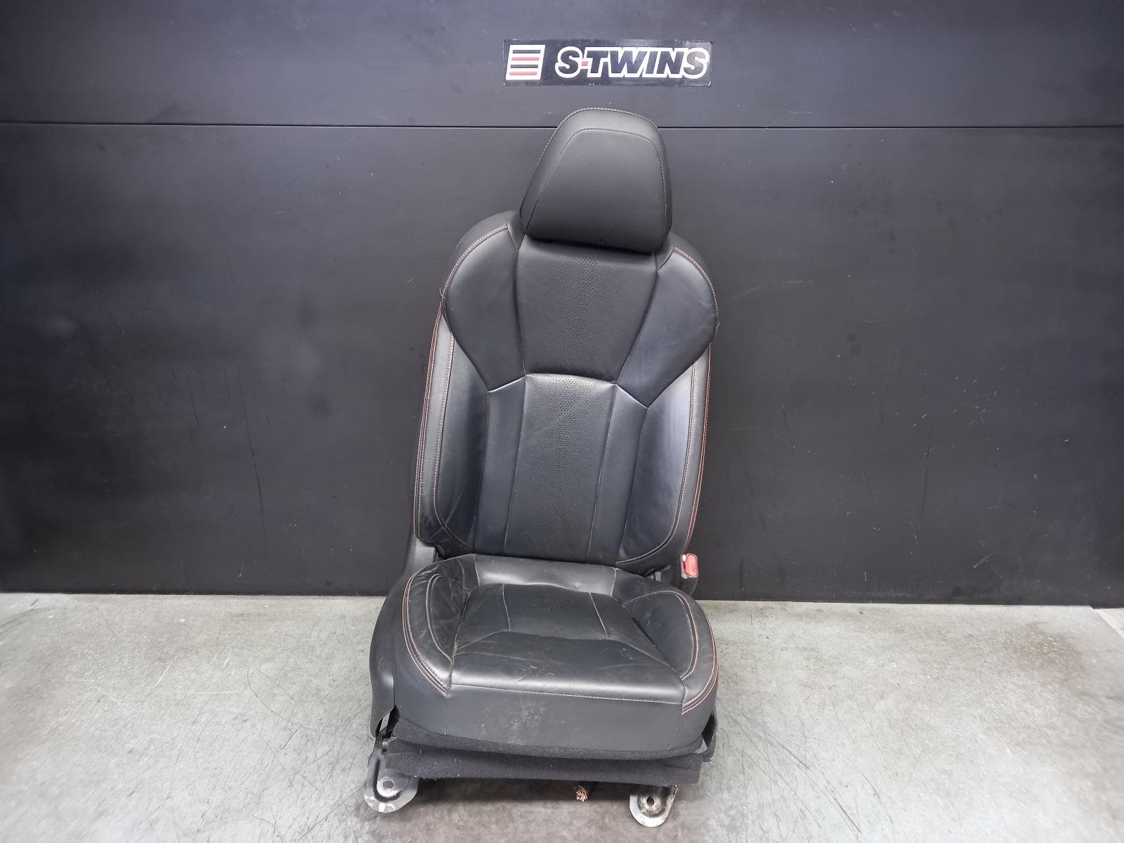 Used auto part listing image: 2022 SUBARU XV FRONT SEAT RH FRONT, LEATHER, 2.0i-S/HYBRID, G5X, 03/17-06/23 0000376414