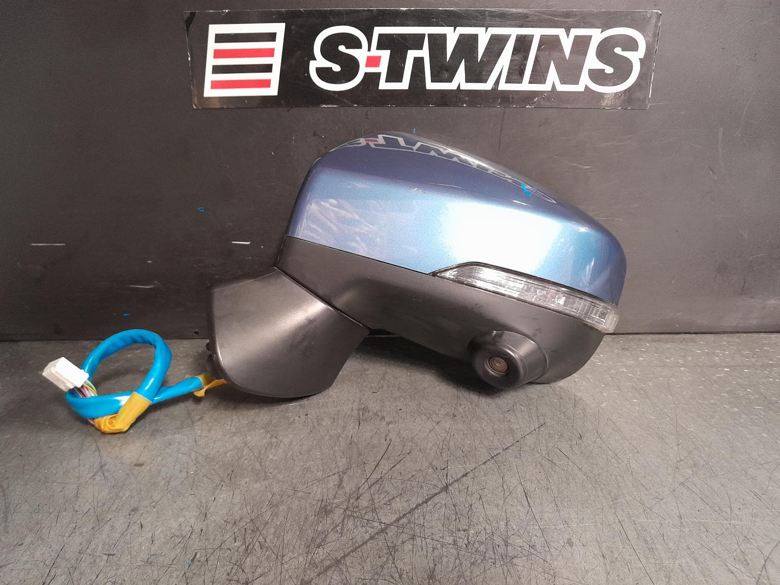 Used auto part listing image: 2022 SUBARU XV LEFT DOOR MIRROR G5X, BODY COLOURED, W/ AUTO FOLD TYPE, W/ INDICATOR, CAMERA & HEATED & BLIND SPOT TYPE, 05/20-06/23 0000376423