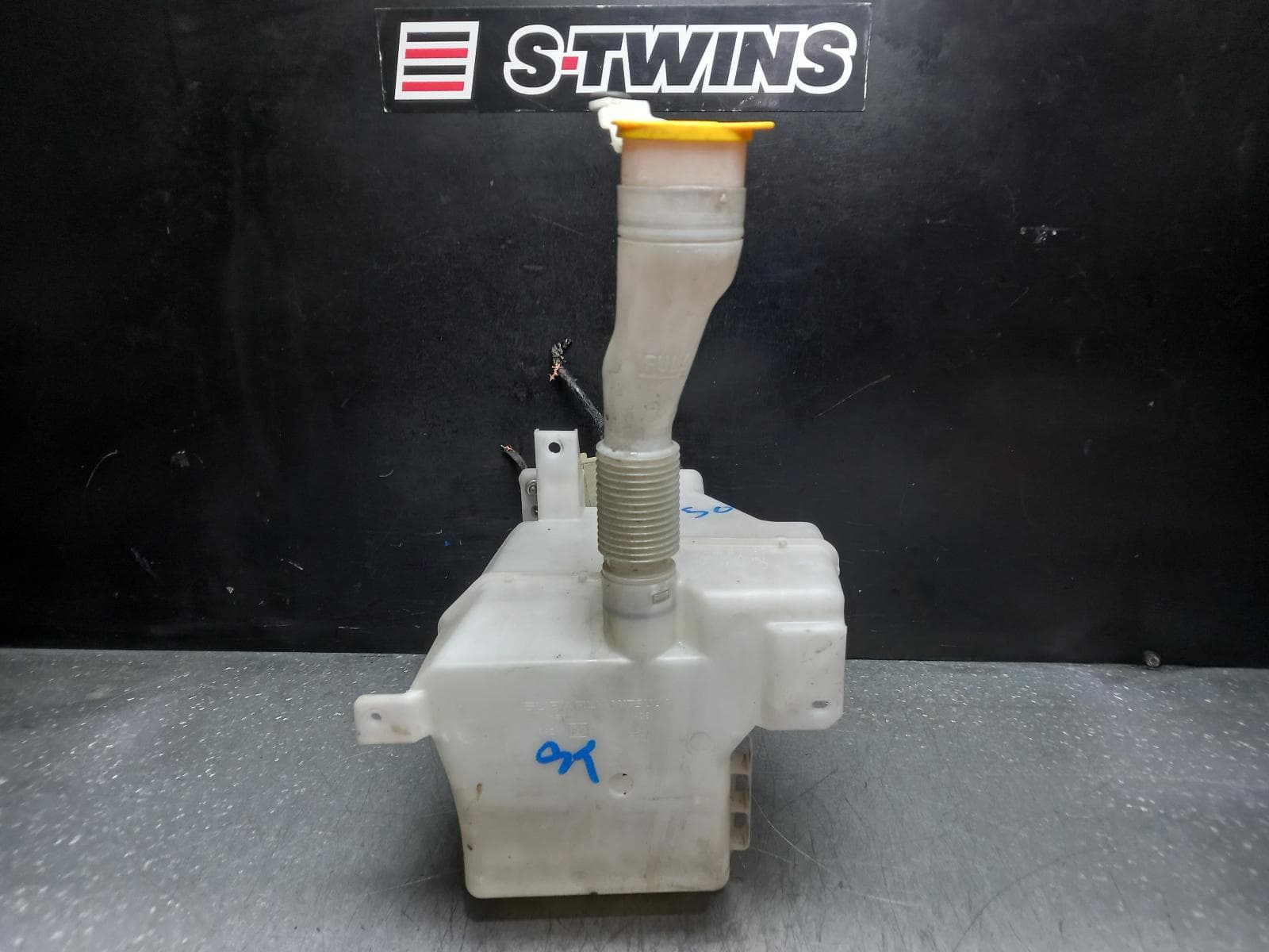 Used auto part listing image: 2012 SUBARU IMPREZA WASHER BOTTLE HATCH, NON H/LAMP WASHER TYPE, G3, 04/07-12/13 0000373396