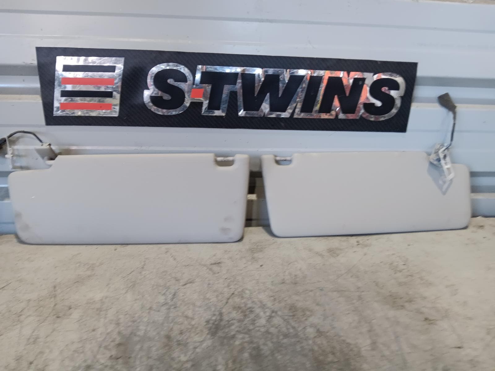 Used auto part listing image: 2016 VOLKSWAGEN TIGUAN SUNVISOR 5NA, PAIR, GREY, 06/16-02/24 0000398310