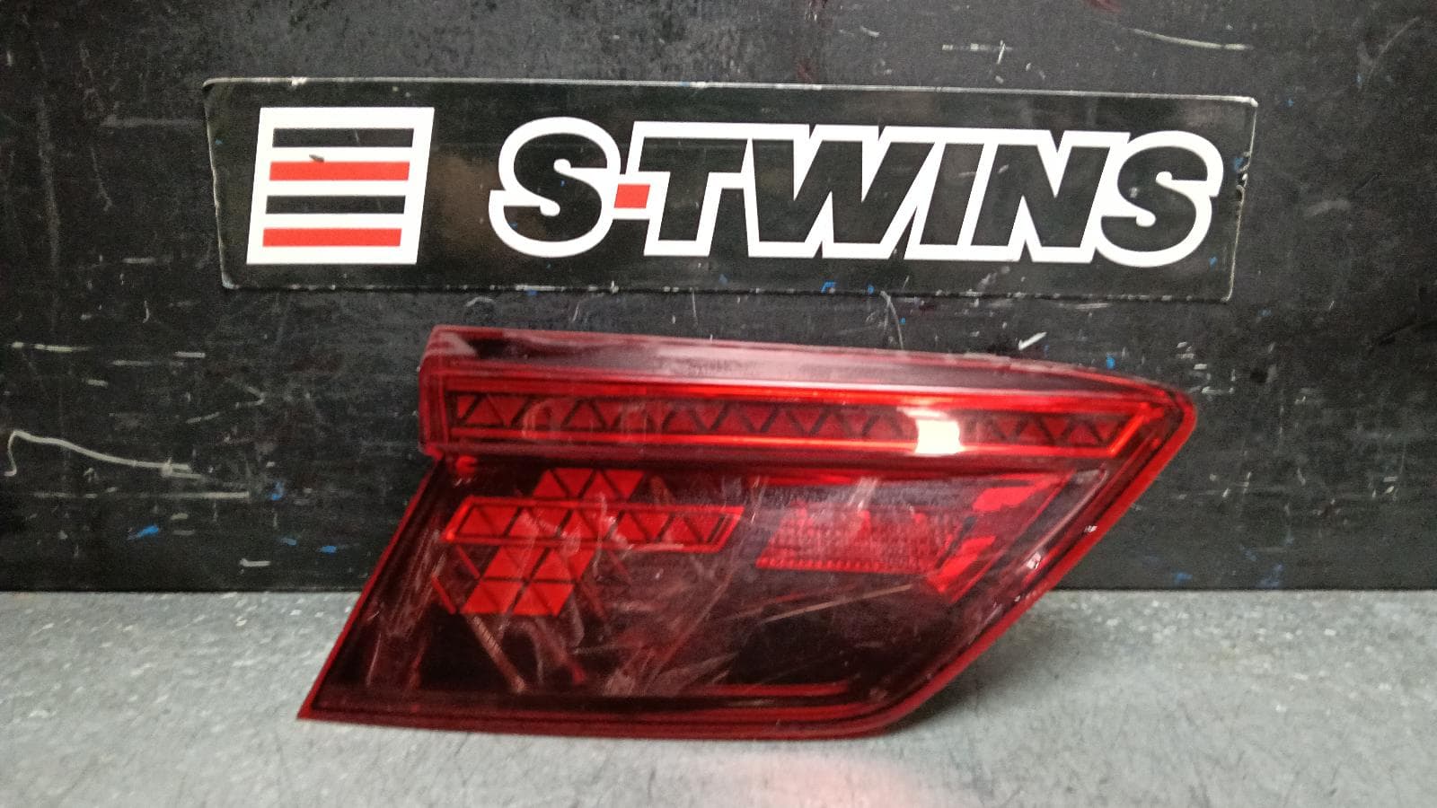 Used auto part listing image: 2016 VOLKSWAGEN TIGUAN REAR GARNISH TAILGATE LAMP (LH SIDE), LED TYPE, HIGHLINE, 5NA, 06/16-05/21 0000400756