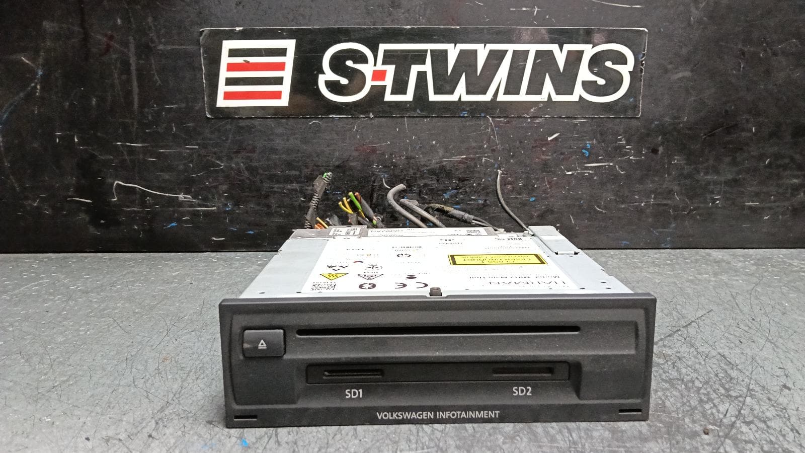 Used auto part listing image: 2016 VOLKSWAGEN TIGUAN 5NA, HEAD UNIT, MULTIMEDIA 2X SD CARD, DISCOVER PRO, 06/16-02/24 0000400757