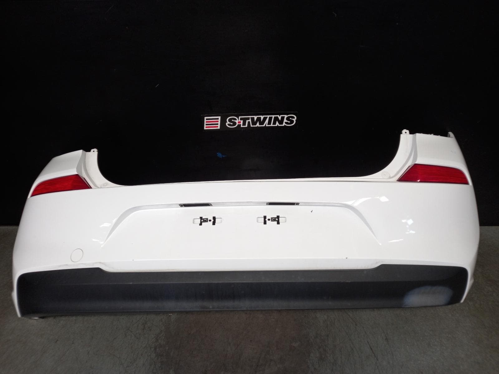 Used auto part listing image: 2019 HYUNDAI I30 REAR BUMPER BUMPER BAR, PD, HATCH (S. KOREA VIN KMHH), NON PARK SENSOR TYPE, GO/ACTIVE/ELITE/SR, 03/17-07/20 0000371462