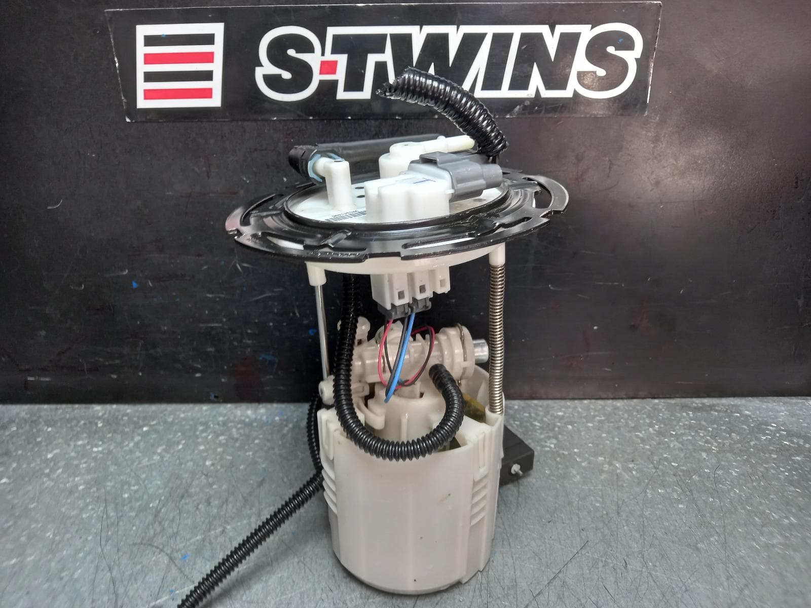 Used auto part listing image: 2017 NISSAN PATHFINDER FUEL PUMP R52, 06/13-04/21 0000373461