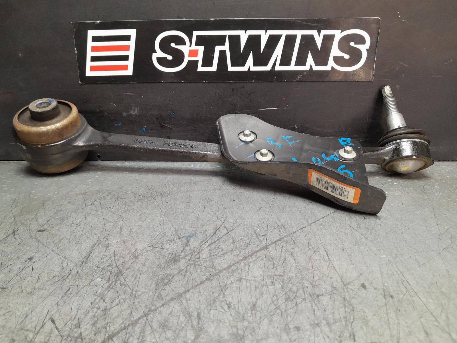 Used auto part listing image: 2022 FORD MUSTANG RIGHT FRONT LOWER CONTROL ARM FRONT, FM-FN, 08/15-04/23 0000378197