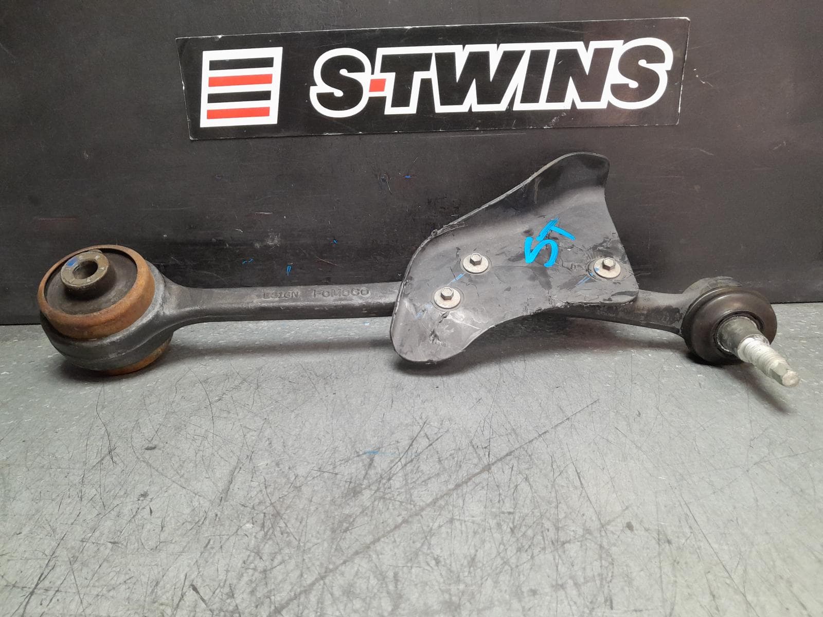 Used auto part listing image: 2022 FORD MUSTANG LEFT FRONT LOWER CONTROL ARM FRONT, FM-FN, 08/15-04/23 0000378199