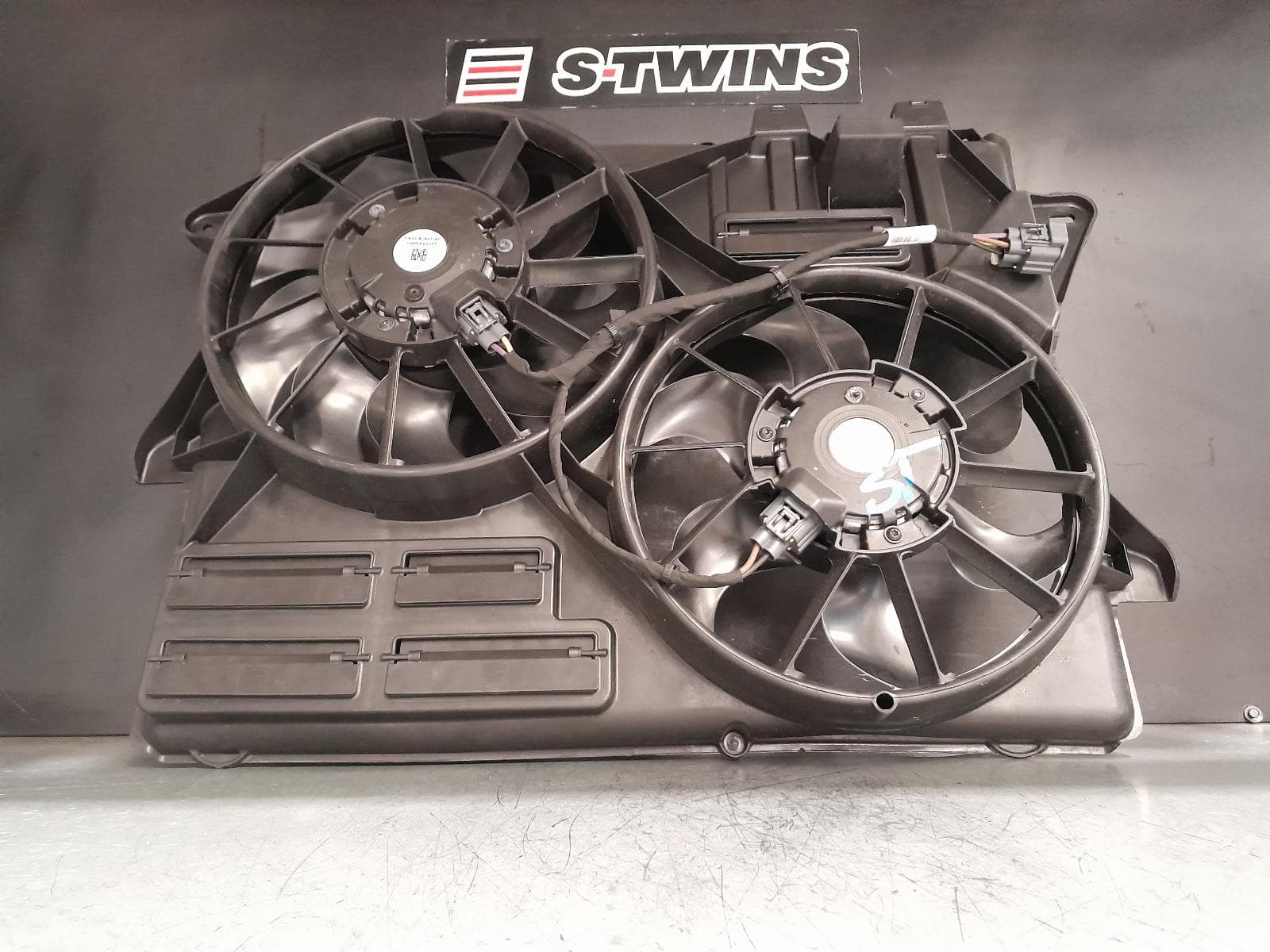 Used auto part listing image: 2022 FORD MUSTANG FAN DUAL FAN ASSY, 5.0, PETROL, FM-FN, 08/15-04/23 0000379376