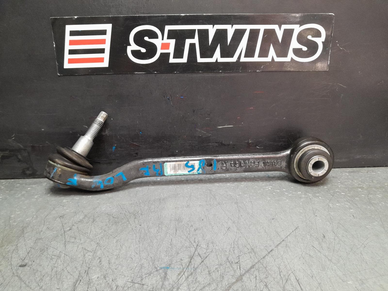 Used auto part listing image: 2022 FORD MUSTANG RIGHT FRONT LOWER CONTROL ARM REAR, FM-FN, 08/15-04/23 0000378198