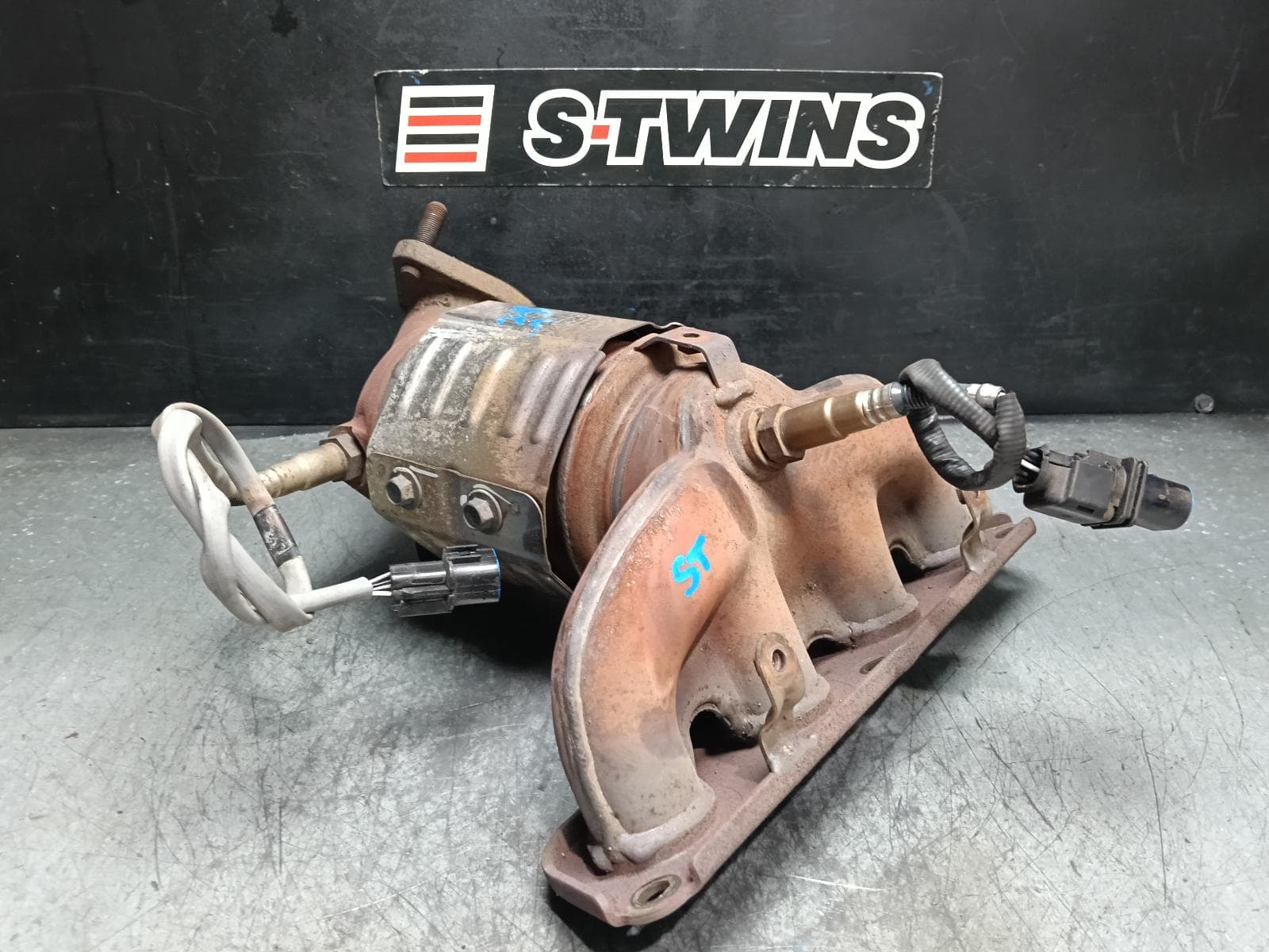 Used auto part listing image: 2015 HYUNDAI TUCSON CATALYTIC CONVERTER MANIFOLD-CAT TYPE, 2.0, G4NC, PETROL, TL, 06/15-01/21 0000407048