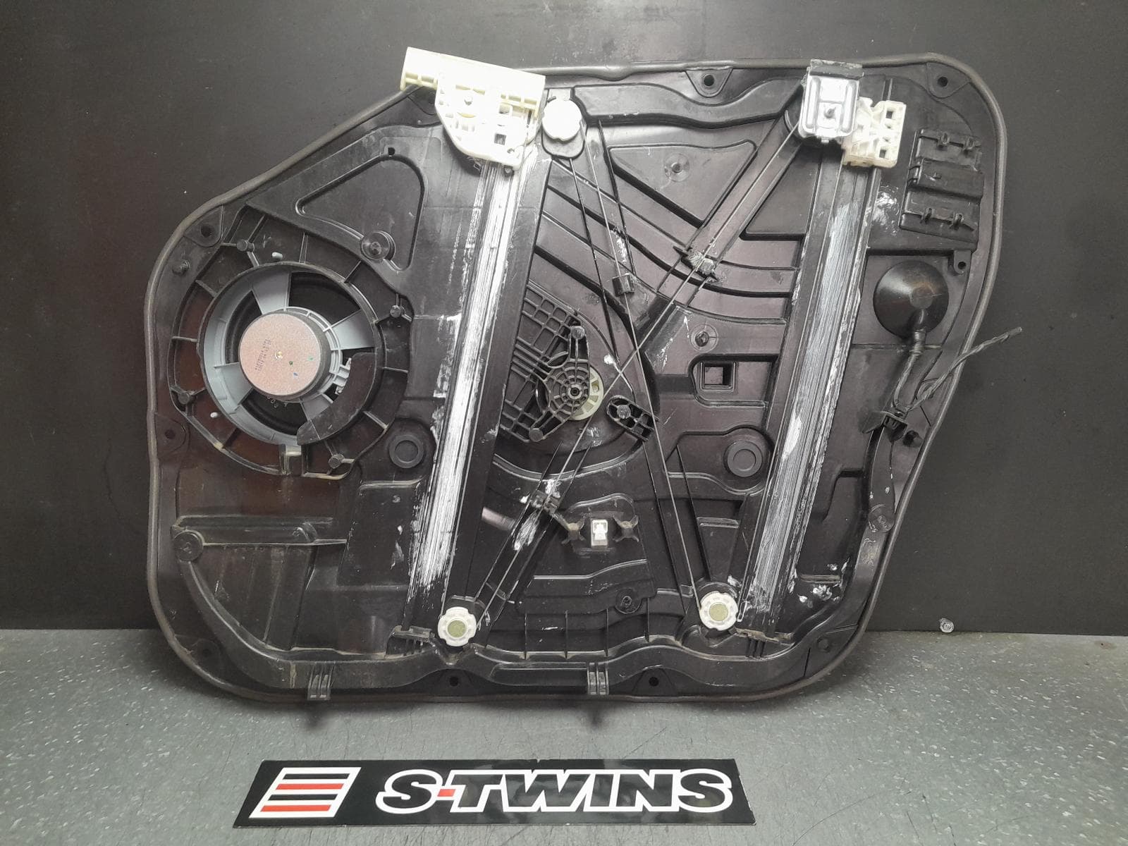 Used auto part listing image: 2020 HYUNDAI TUCSON LEFT FRONT WINDOW REG MOTOR TL, DOOR REG ASSY (REG AND MOTOR), ACTIVE/ELITE/HIGHLANDER, 06/15-01/21 0000359704