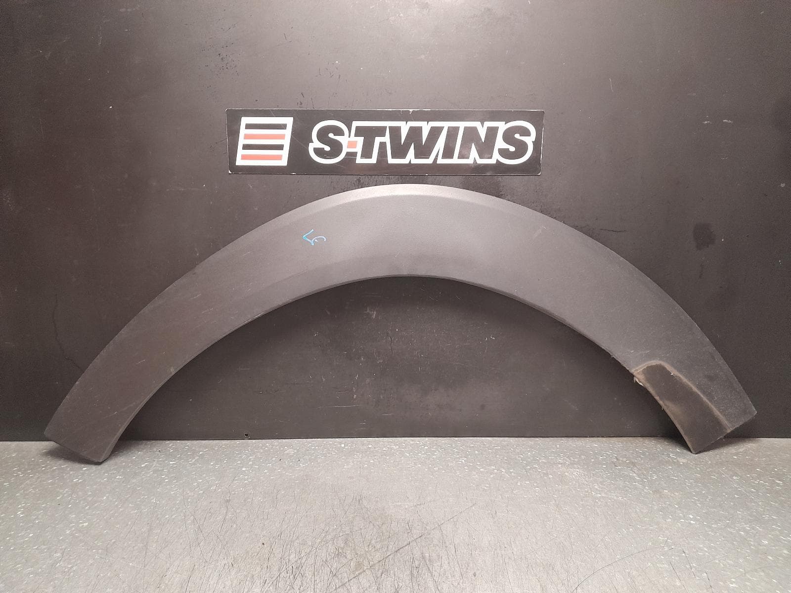 Used auto part listing image: 2020 HYUNDAI TUCSON WHEEL ARCH FLARE LH FRONT, TL, ACTIVE/ELITE/HIGHLANDER, 06/15-01/21 0000359716