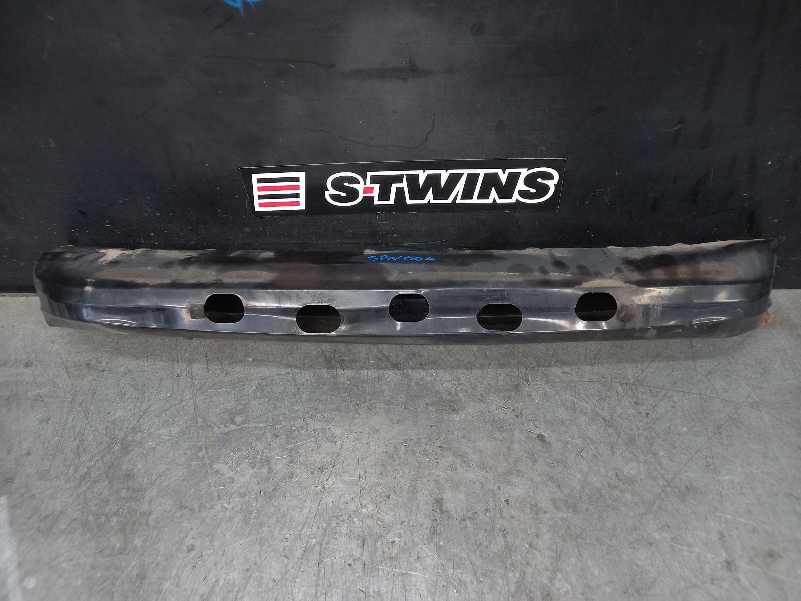 Used auto part listing image: 2012 SUBARU FORESTER F BAR REINFORC BRACK ENERGY ABSORBER, 02/08-12/12 0000369455