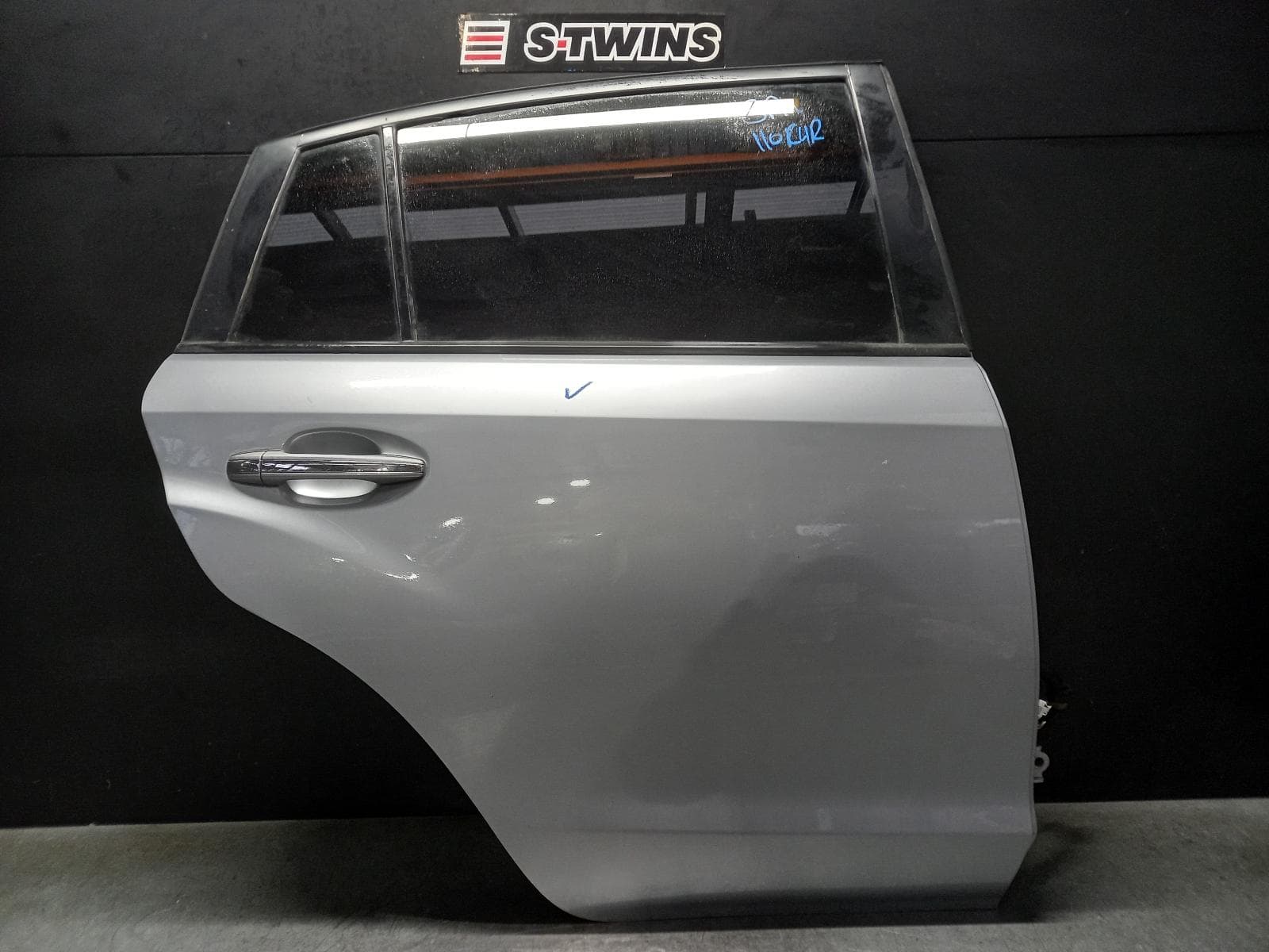 Used auto part listing image: 2012 SUBARU XV RIGHT REAR DOOR SLIDING G4X, 08/11-04/17 0000363605