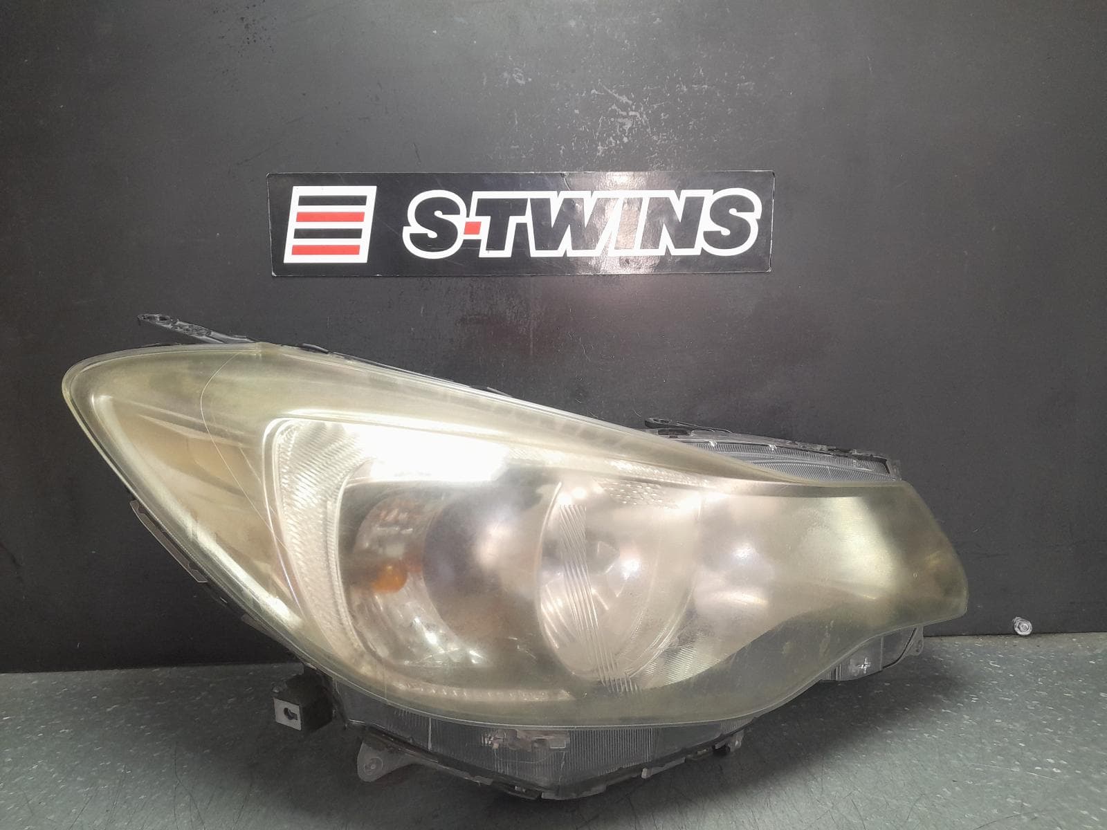 Used auto part listing image: 2013 SUBARU XV RIGHT HEADLAMP G4X, XENON, NON CHROME STRIP TYPE, 08/11-09/15 0000360675