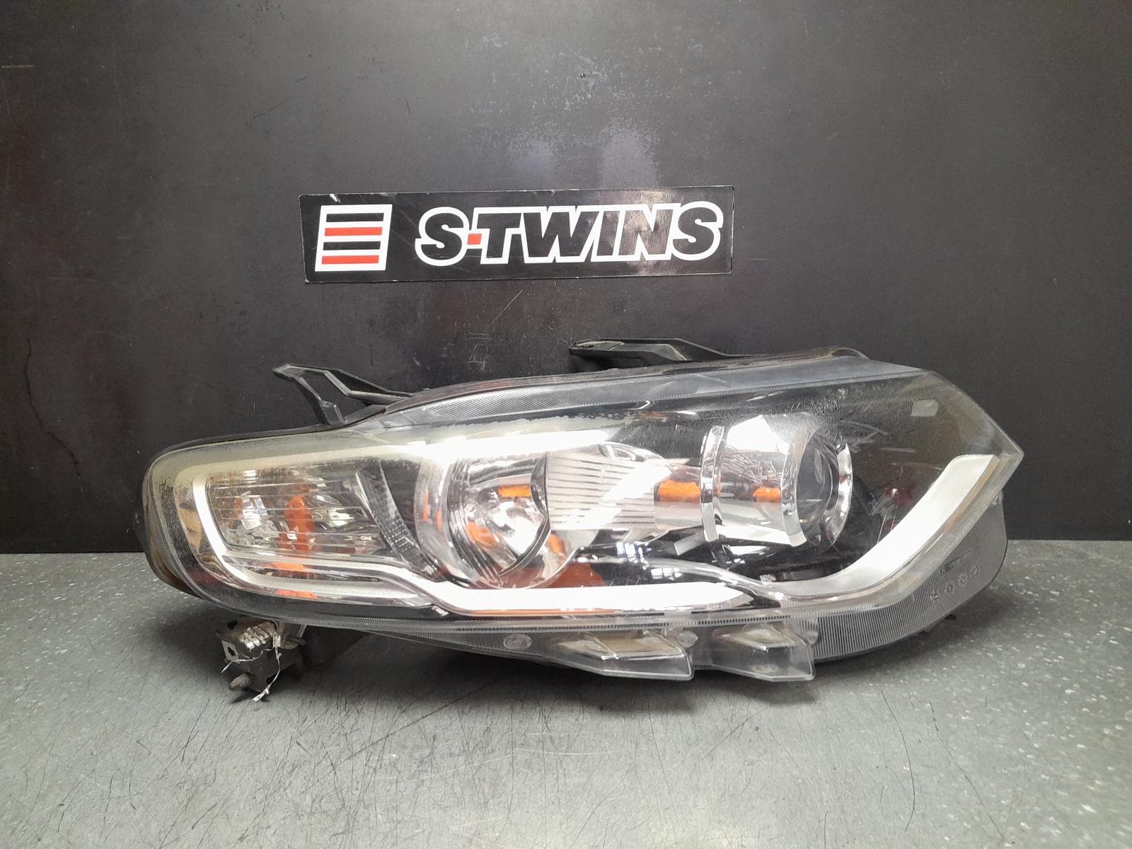 Used auto part listing image: 2012 FORD TERRITORY RIGHT HEADLAMP SZ MKI, TITANIUM, 03/11-09/14 0000361804