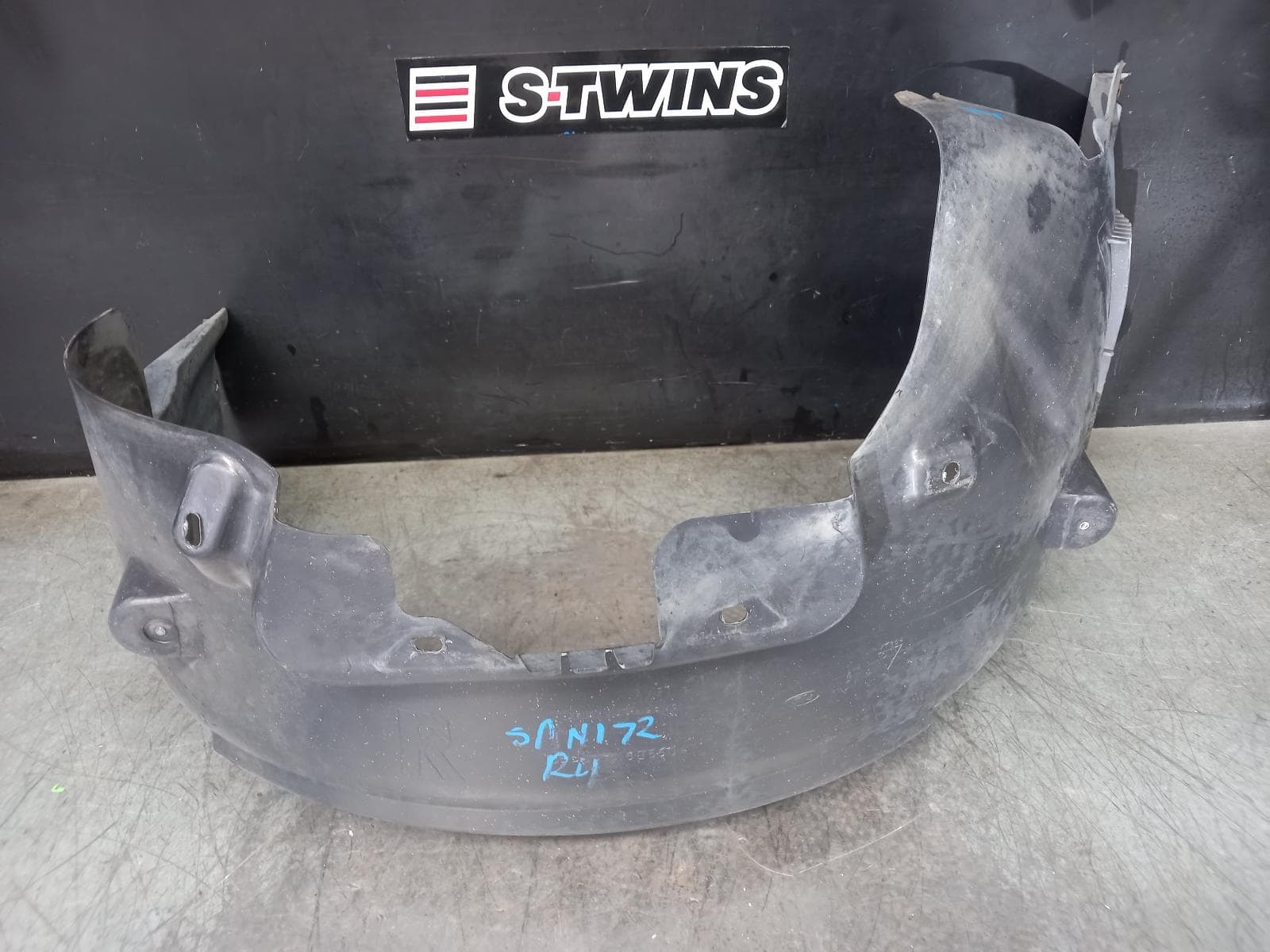 Used auto part listing image: 2012 FORD TERRITORY RIGHT GUARD LINER SZ MKI-MKII, 03/11-12/16 0000361791