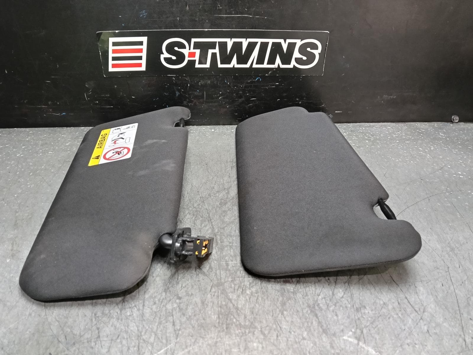 Used auto part listing image: 2018 MAZDA CX9 SUNVISOR TC, PAIR, 07/16-12/24 0000387677