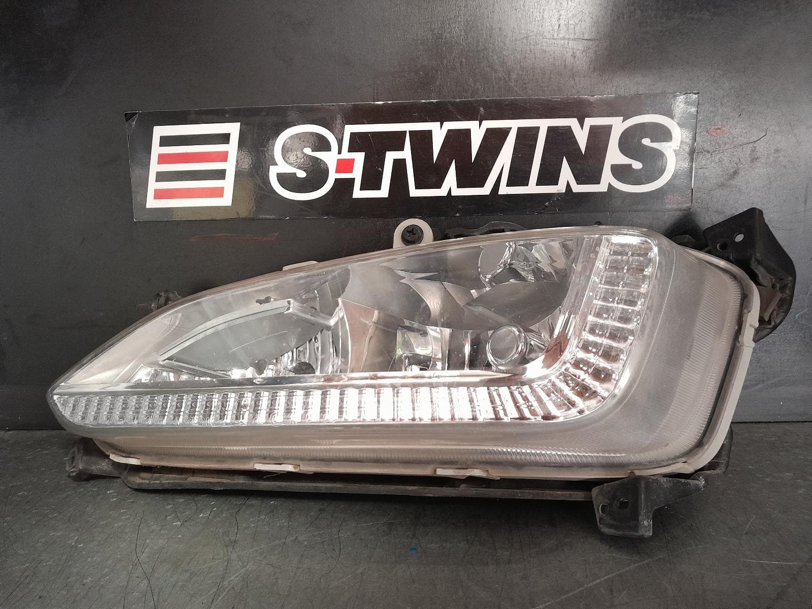 Used auto part listing image: 2014 HYUNDAI SANTA FE BUMPER FOGLAMP, DM, ELITE/HIGHLANDER, W/ TURNING LAMP TYPE, 06/12-08/14 0000367388