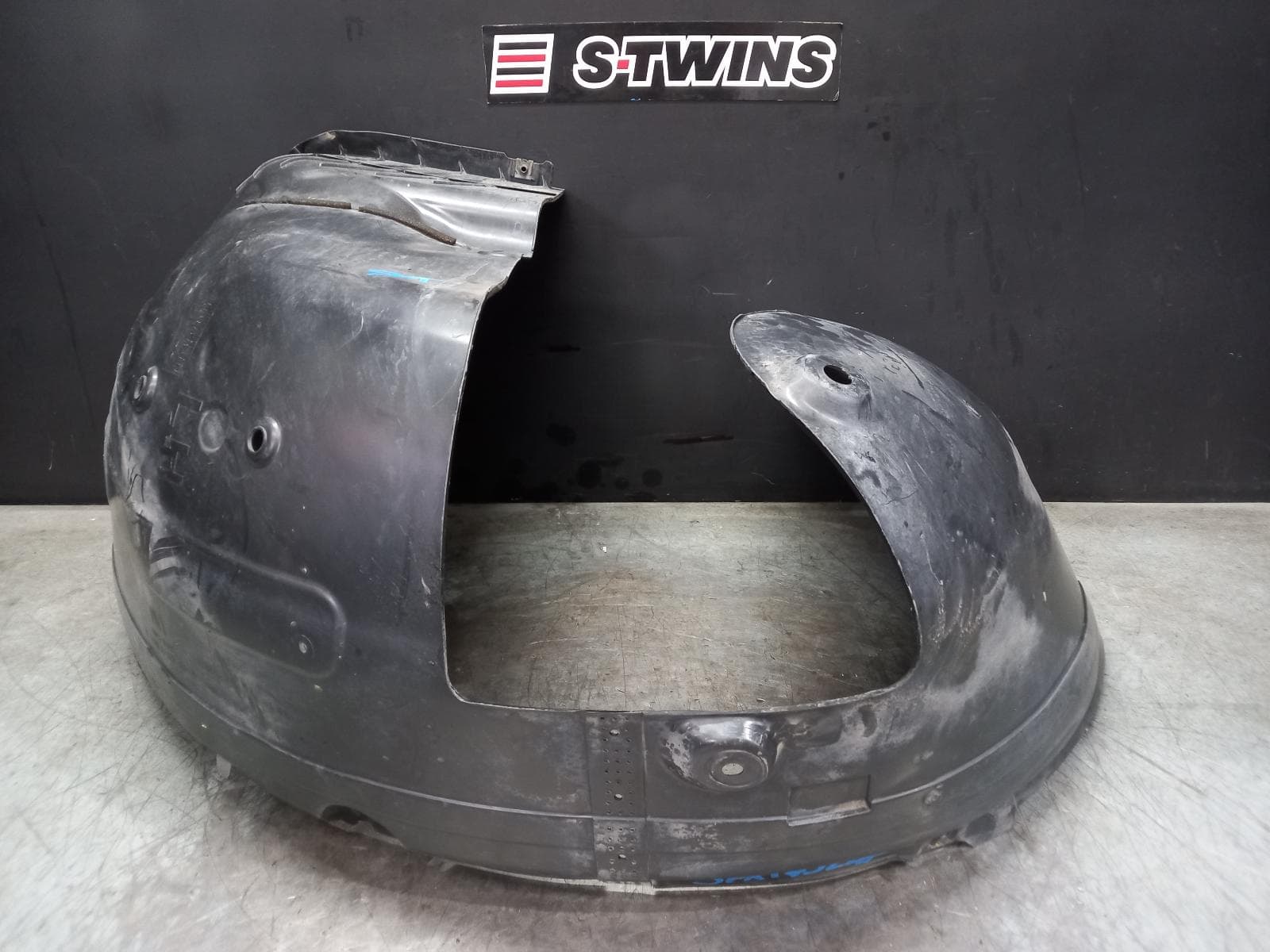 Used auto part listing image: 2017 KIA SORENTO LEFT GUARD LINER UM, FRONT, 03/15-08/17 0000376723
