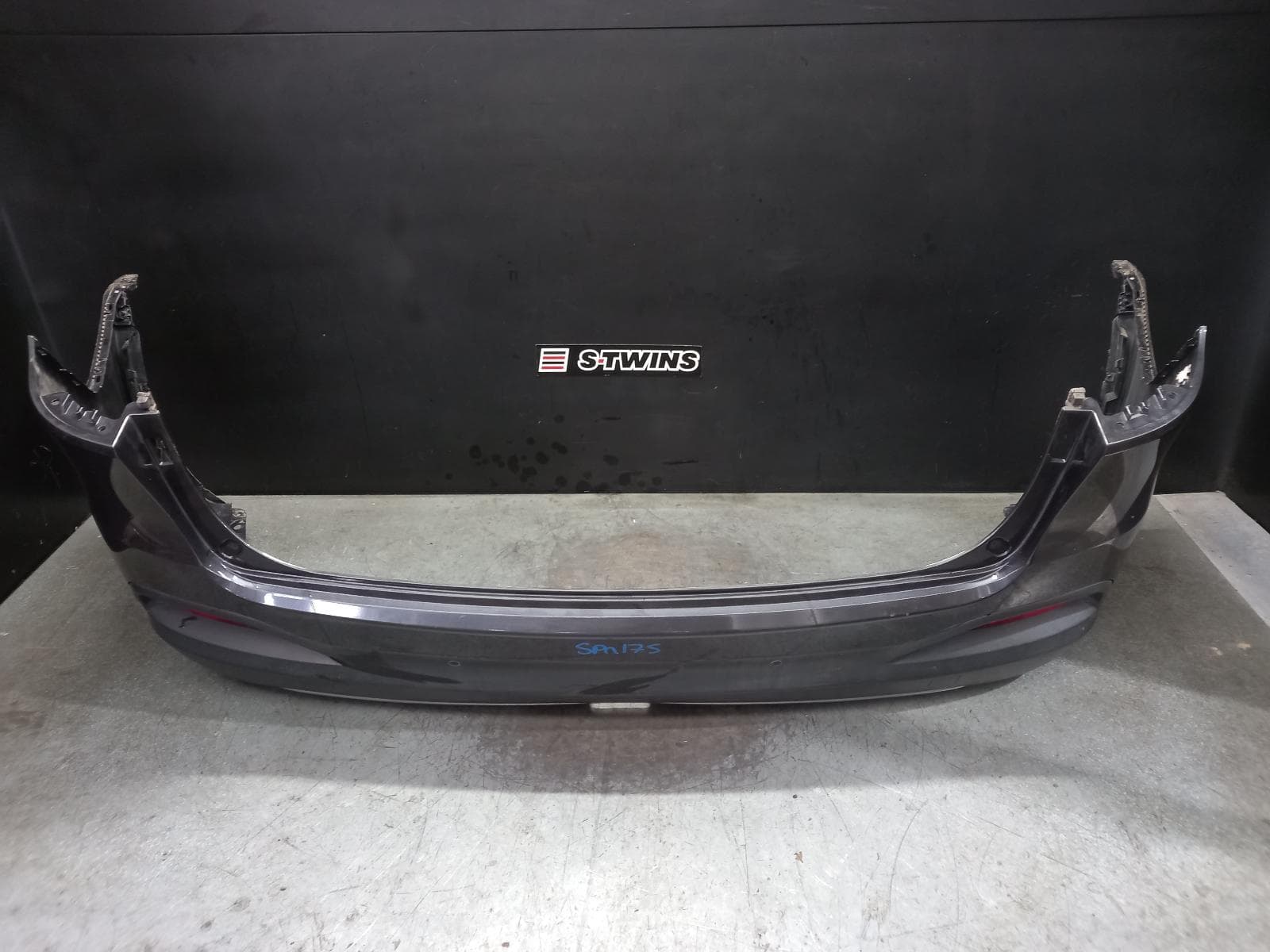 Used auto part listing image: 2017 KIA SORENTO REAR BUMPER BUMPER BAR (2 PIECE), UM, 03/15-08/17 0000376728