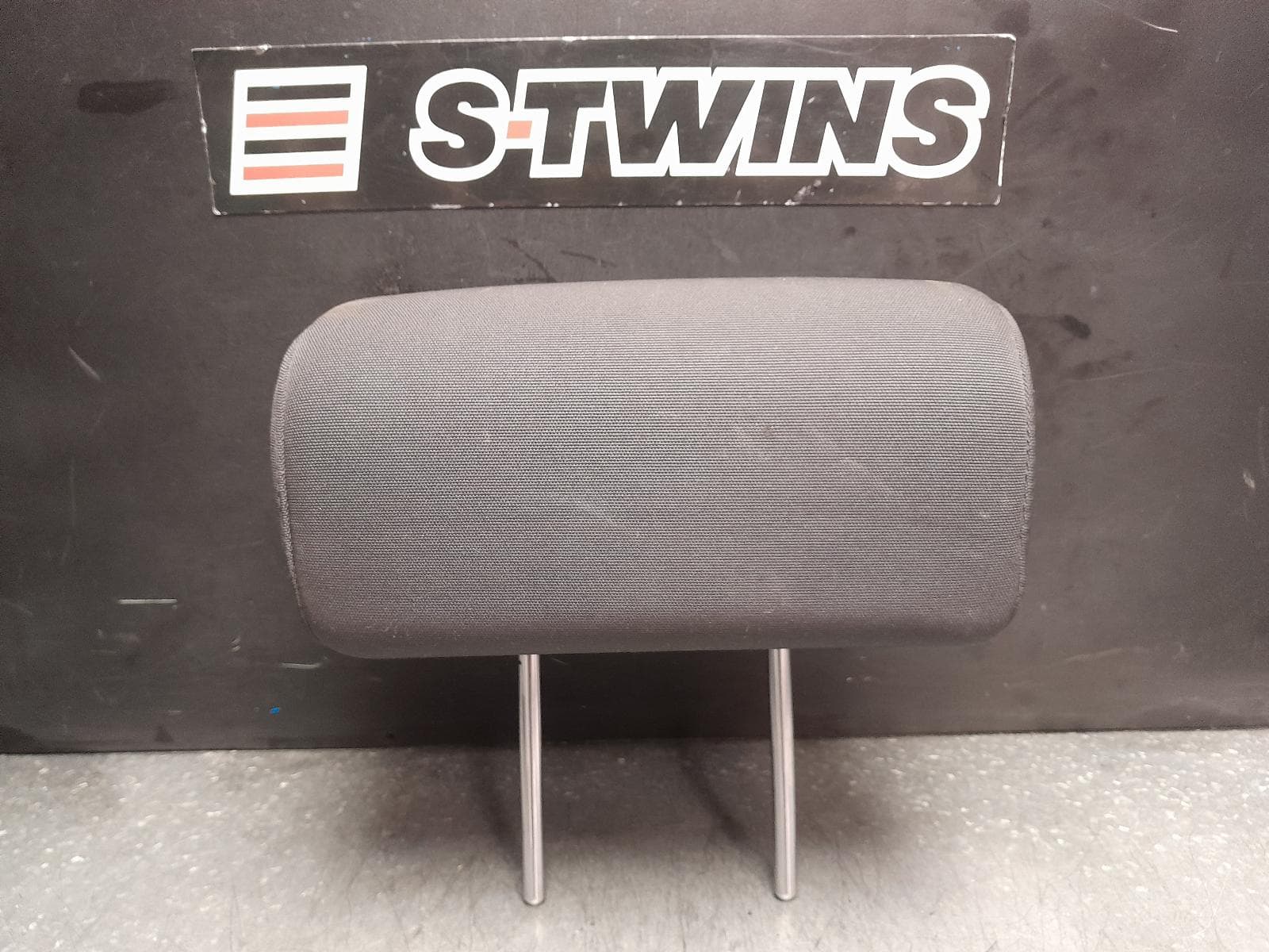 Used auto part listing image: 2017 KIA SORENTO HEADREST CENTRE REAR 2ND ROW, CLOTH, UM, 03/15-01/20 0000376741