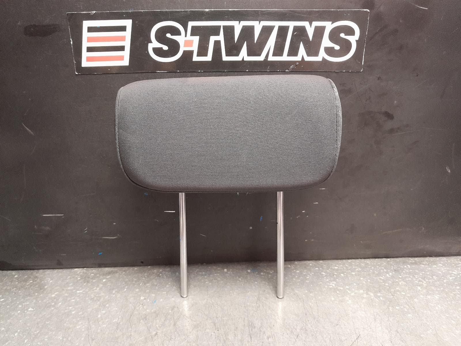 Used auto part listing image: 2017 KIA SORENTO HEADREST RH REAR 3RD ROW, CLOTH, UM, 03/15-01/20 0000376744