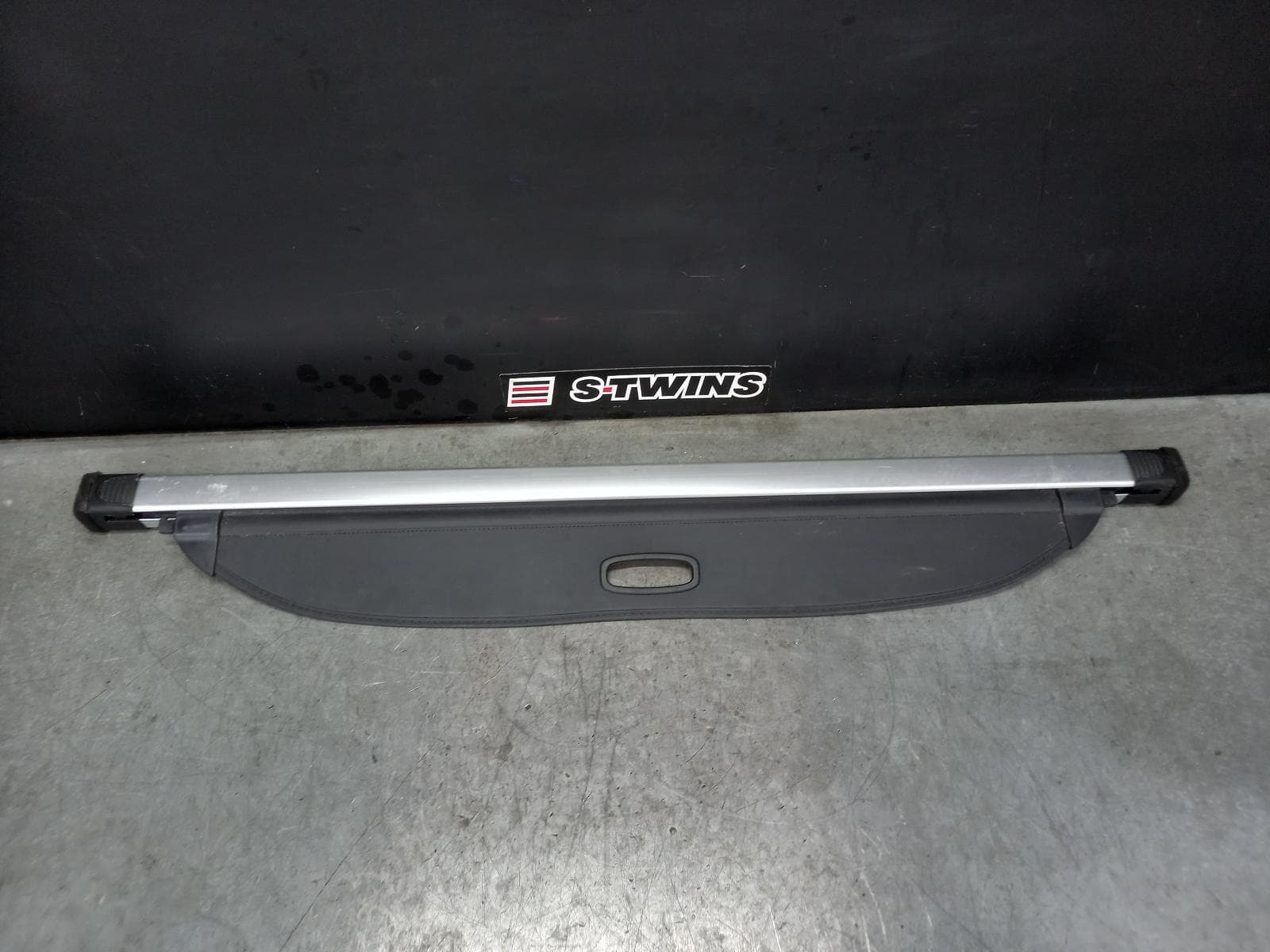 Used auto part listing image: 2017 KIA SORENTO PARCEL SHELF CARGO BLIND UM, CARGO BLIND, 03/15-01/20 0000376745