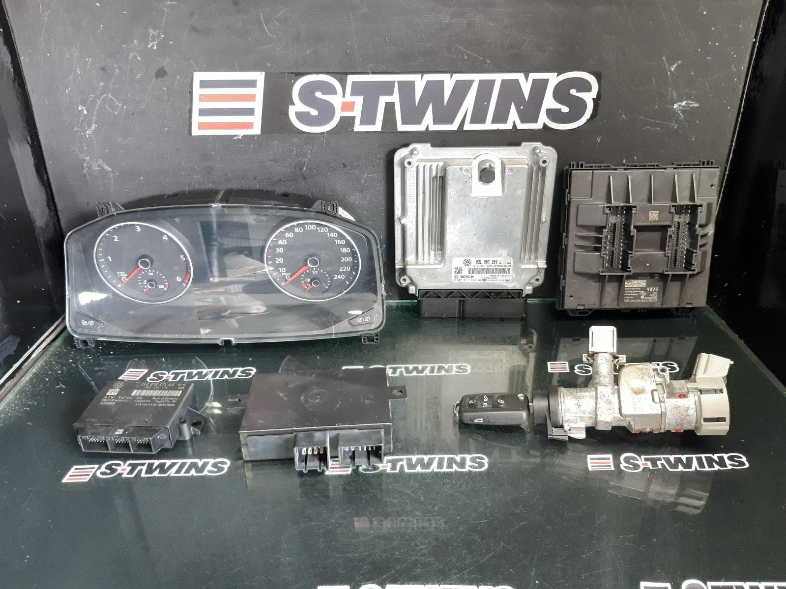 Used auto part listing image: 2018 VOLKSWAGEN TRANSPORTER ENGINE ECU, 2.0, DIESEL, AUTO T/M, P/N 03L906019GL, SEC SET (ECU/IMM/READER/KEY), T5, 11/12-06/20 0000366846
