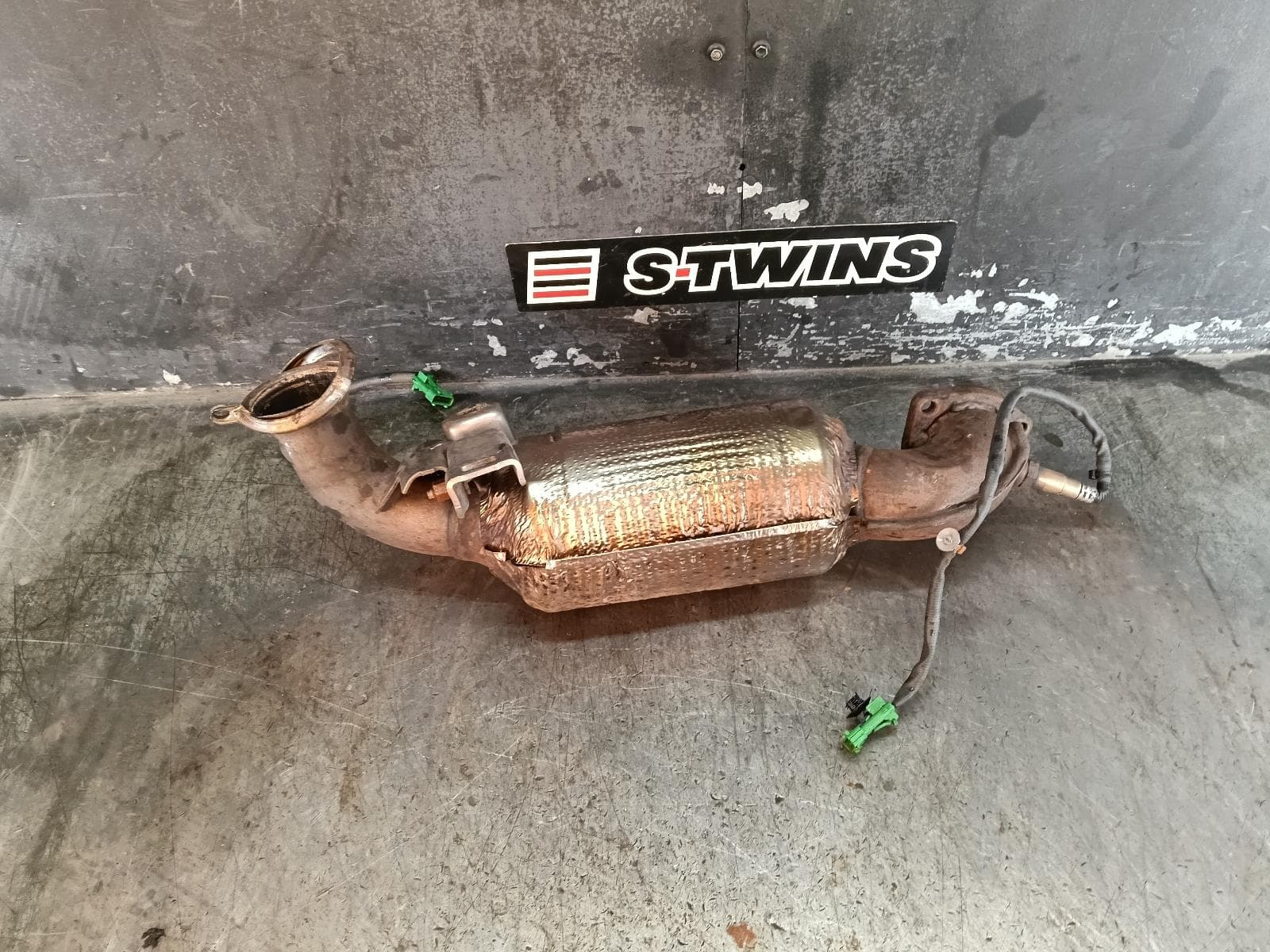 Used auto part listing image: 2017 PEUGEOT 3008 CATALYTIC CONVERTER P84, 10/16-12/23 0000407312