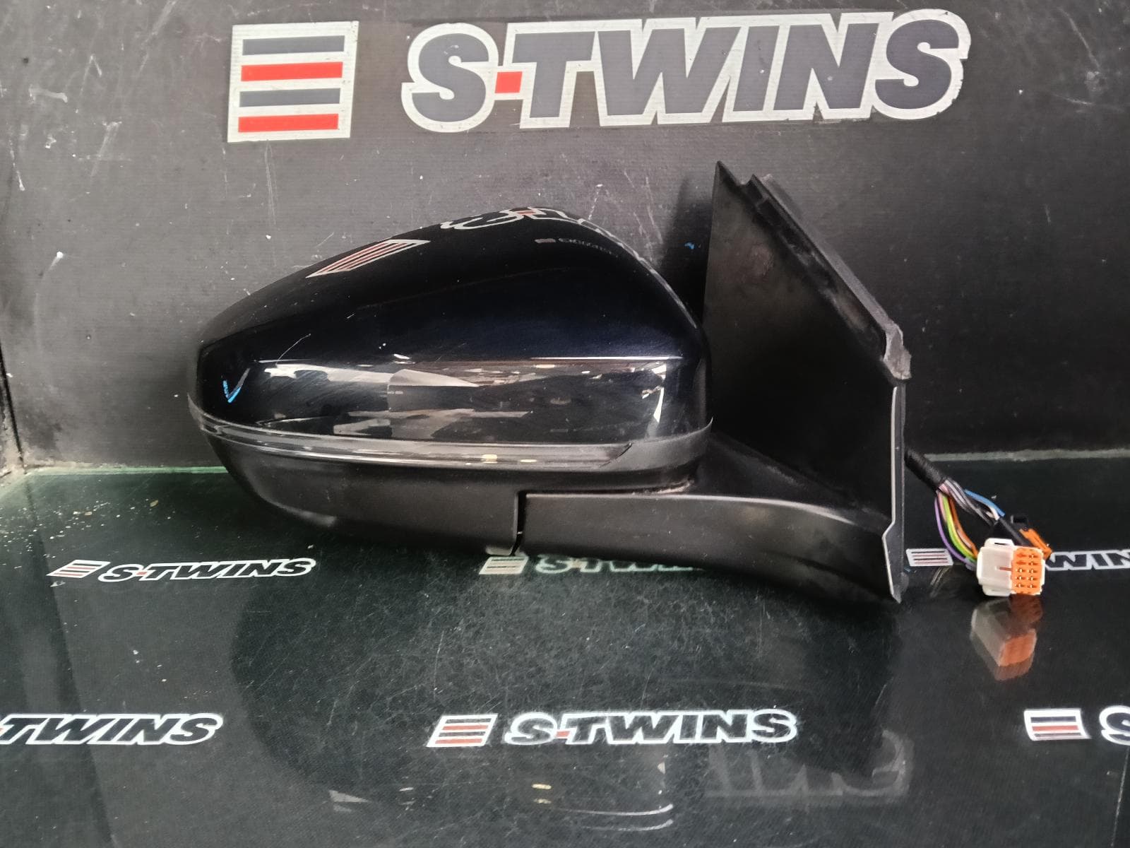 Used auto part listing image: 2017 PEUGEOT 3008 RIGHT DOOR MIRROR P84, POWER FOLD, BLIND SPOT, AUTO DIP, CAMERA, COLOUR CODED, 10/16-10/20 0000398253