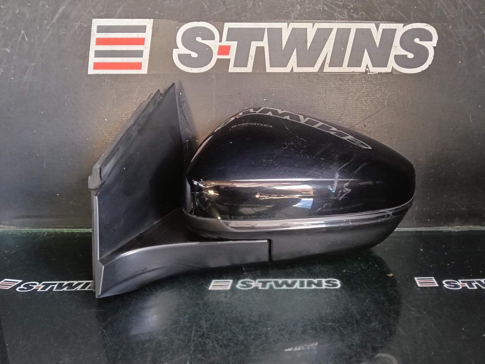 Used auto part listing image: 2017 PEUGEOT 3008 LEFT DOOR MIRROR P84, POWER FOLD, BLIND SPOT, AUTO DIP, NON CAMERA, COLOUR CODED, 10/16-10/20 0000407321