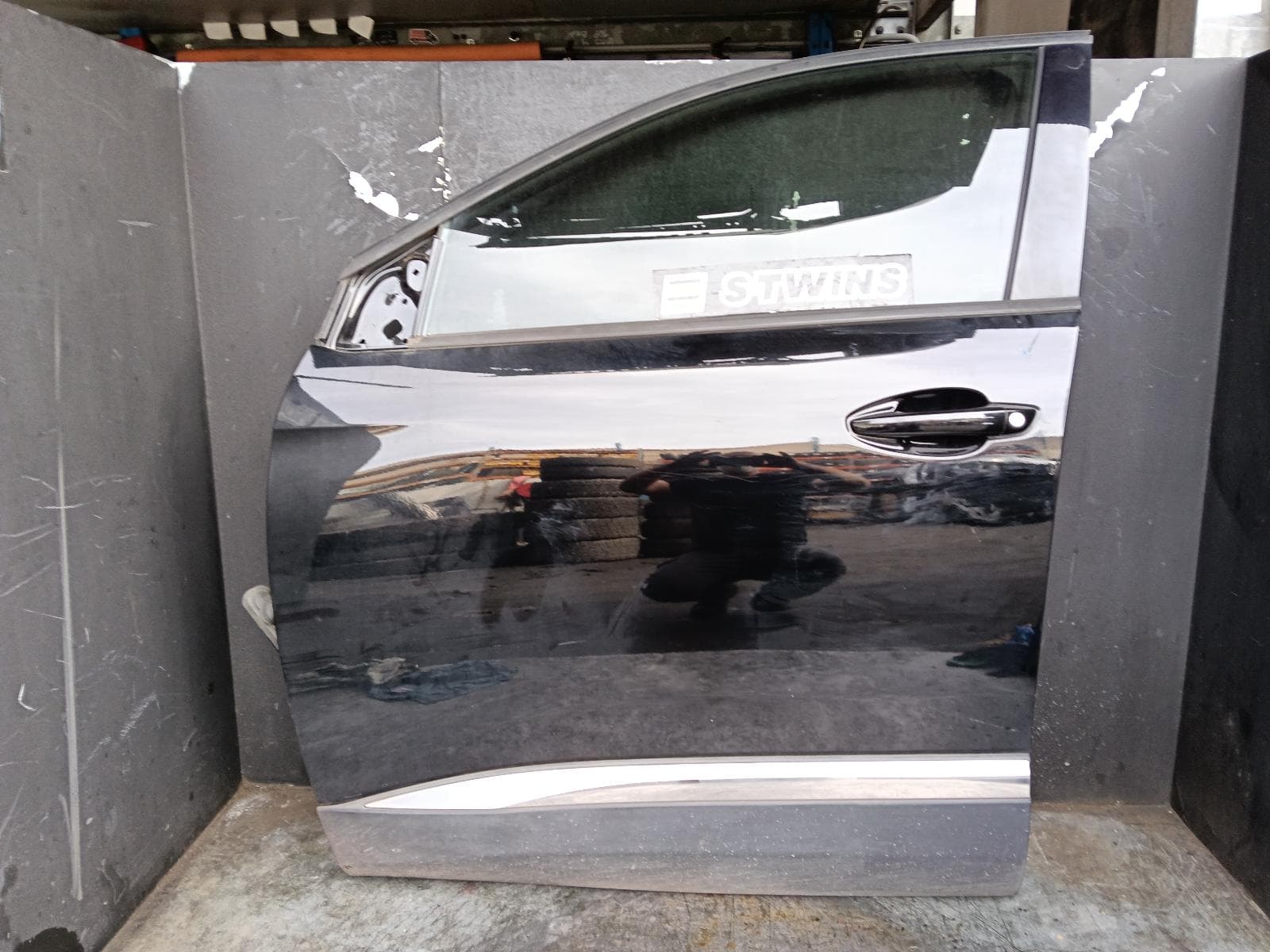 Used auto part listing image: 2017 PEUGEOT 3008 LEFT FRONT DOOR P84, 10/16-12/23 0000407199