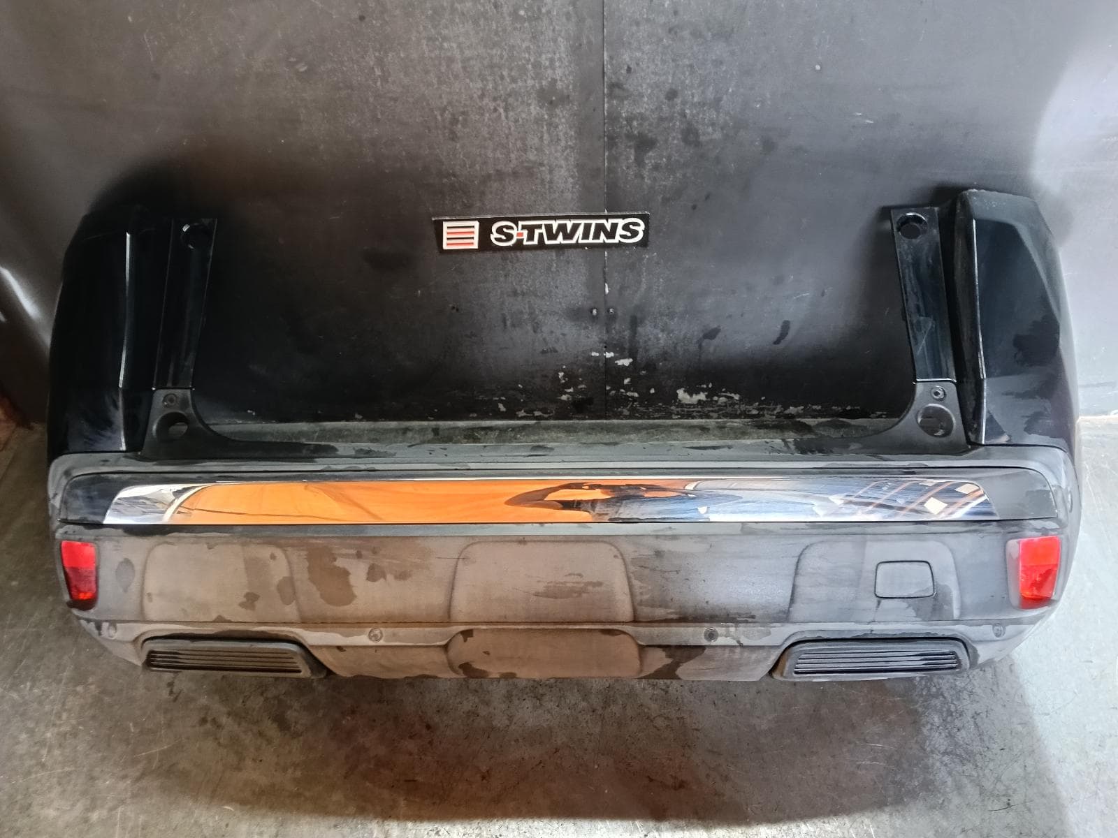 Used auto part listing image: 2017 PEUGEOT 3008 REAR BUMPER P84, BUMPER BAR (3 PIECE), W/ PARK SENSOR TYPE (6 SENSOR), ALLURE, 10/16-10/20 0000407161