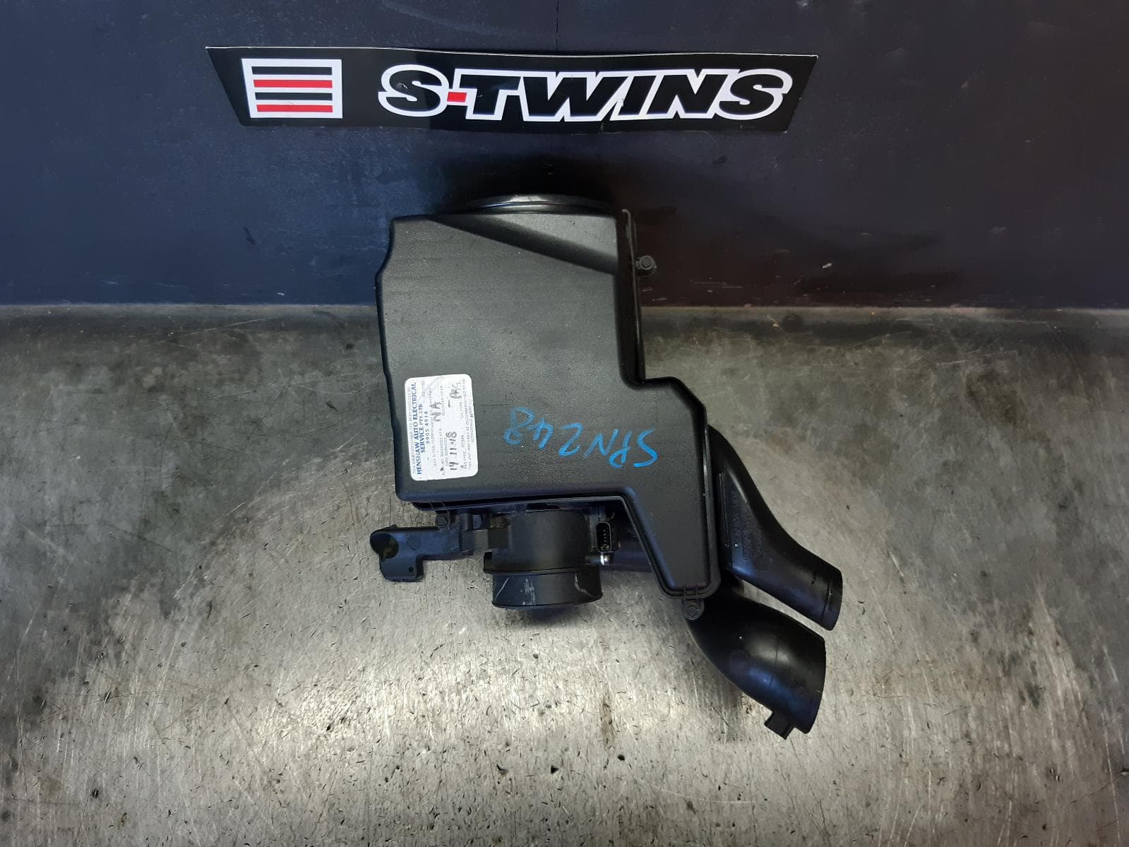 Used auto part listing image: 2012 FORD FOCUS AIR CLEANER BOX AIR CLEANER, LW, 2.0, PETROL, 05/11-08/15 0000360272