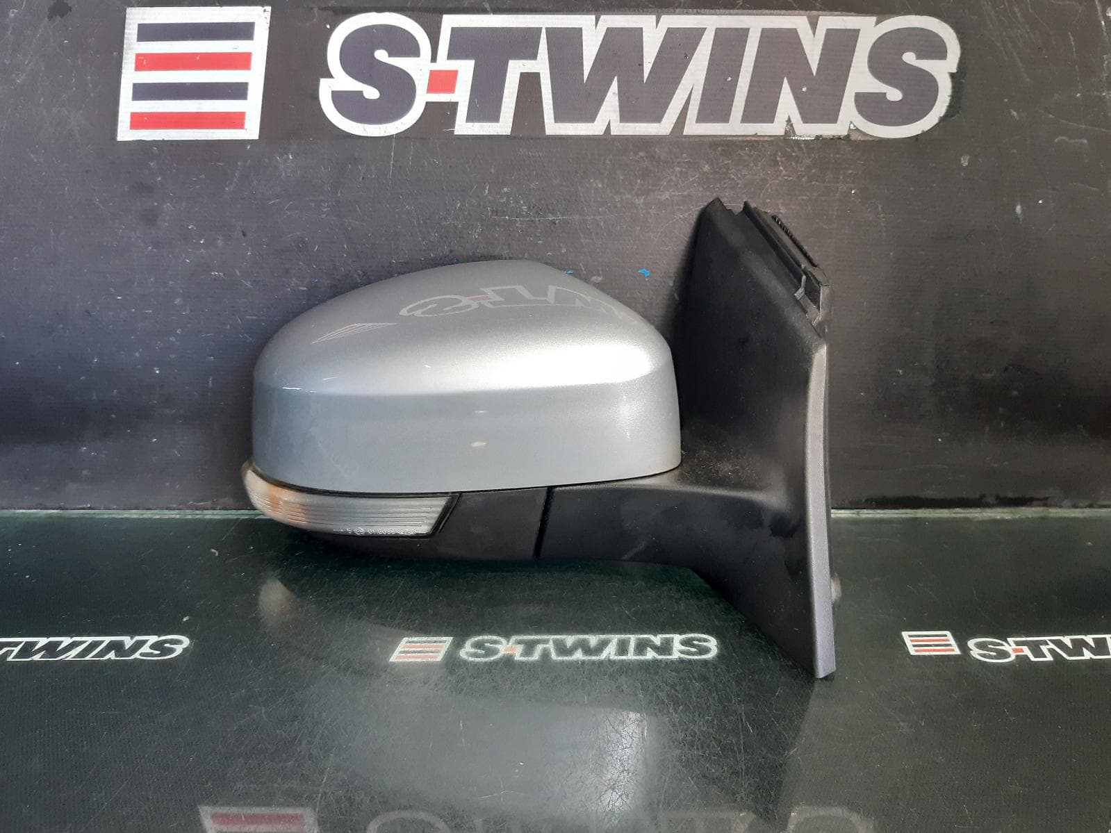 Used auto part listing image: 2012 FORD FOCUS RIGHT DOOR MIRROR LW, SPORT, MANUAL FOLDING, HEATED & NON PUDDLE LAMP TYPE, 05/11-08/15 0000360153