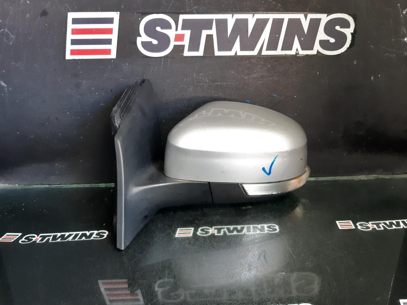 Used auto part listing image: 2012 FORD FOCUS LEFT DOOR MIRROR LW, SPORT, MANUAL FOLDING, HEATED & NON PUDDLE LAMP TYPE, 05/11-08/15 0000360152