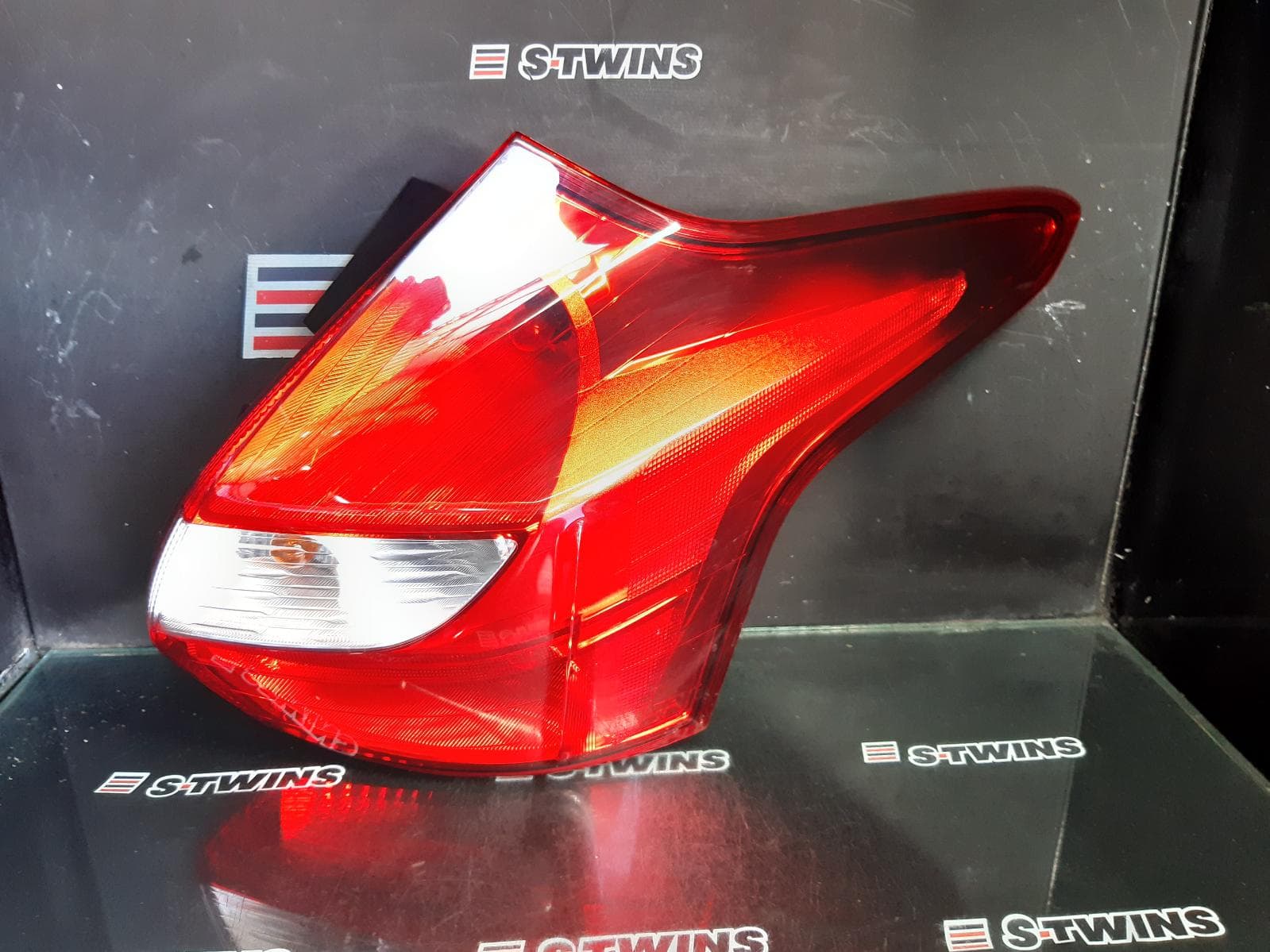 Used auto part listing image: 2012 FORD FOCUS RIGHT TAILLIGHT LW, HATCH, STANDARD TYPE, 05/11-08/15 0000360185
