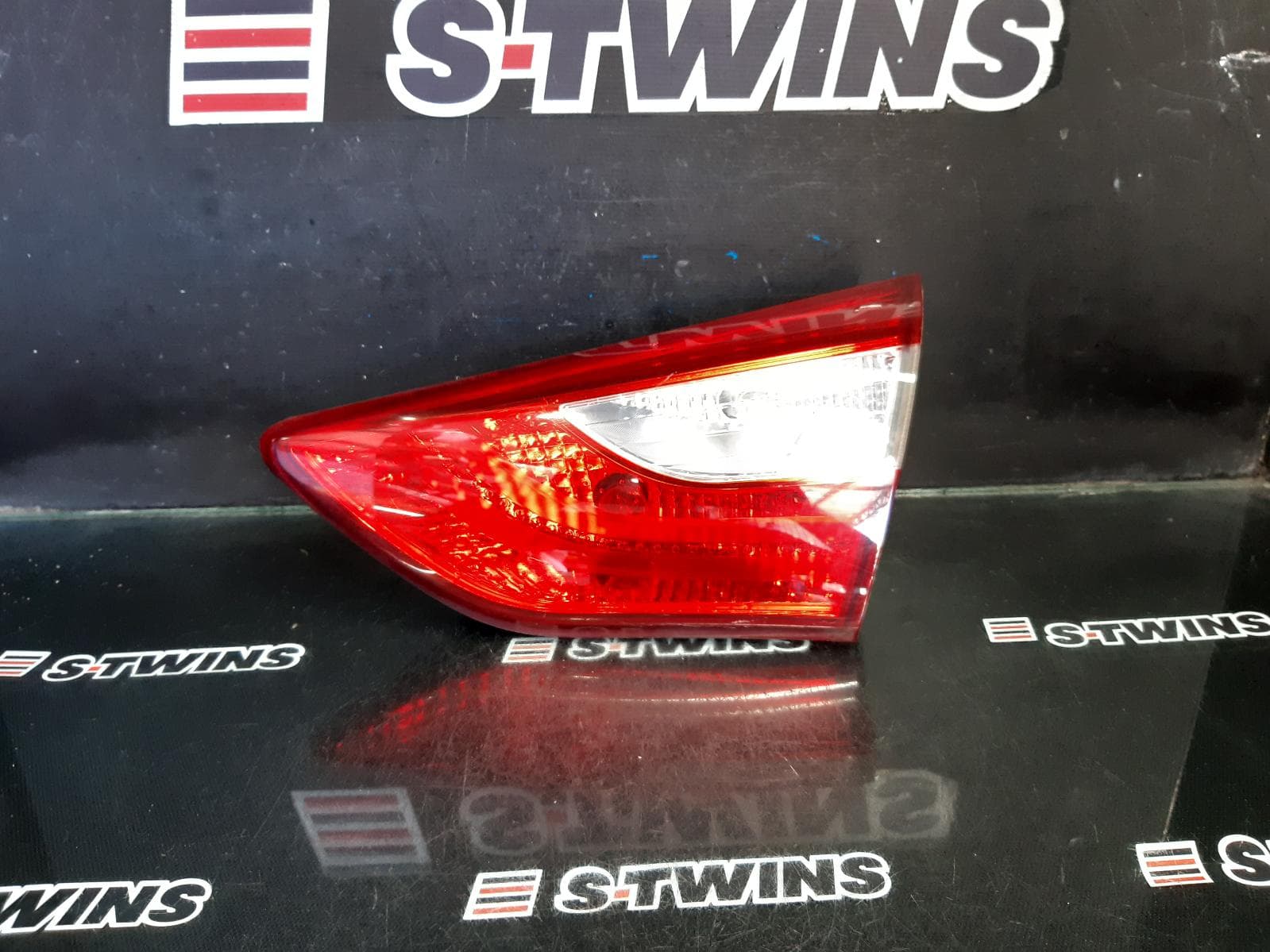 Used auto part listing image: 2015 HYUNDAI I30 REAR GARNISH TAILGATE LAMP (RH SIDE), GD, 3DR/5DR HATCH, 03/12-02/17 0000359786