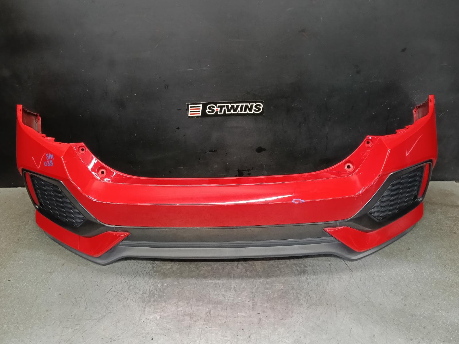 Used auto part listing image: 2019 HONDA CIVIC REAR BUMPER 10TH GEN, BUMPER BAR, NON PARK SENSOR TYPE, HATCH, VTi, 02/17-08/21 0000396421